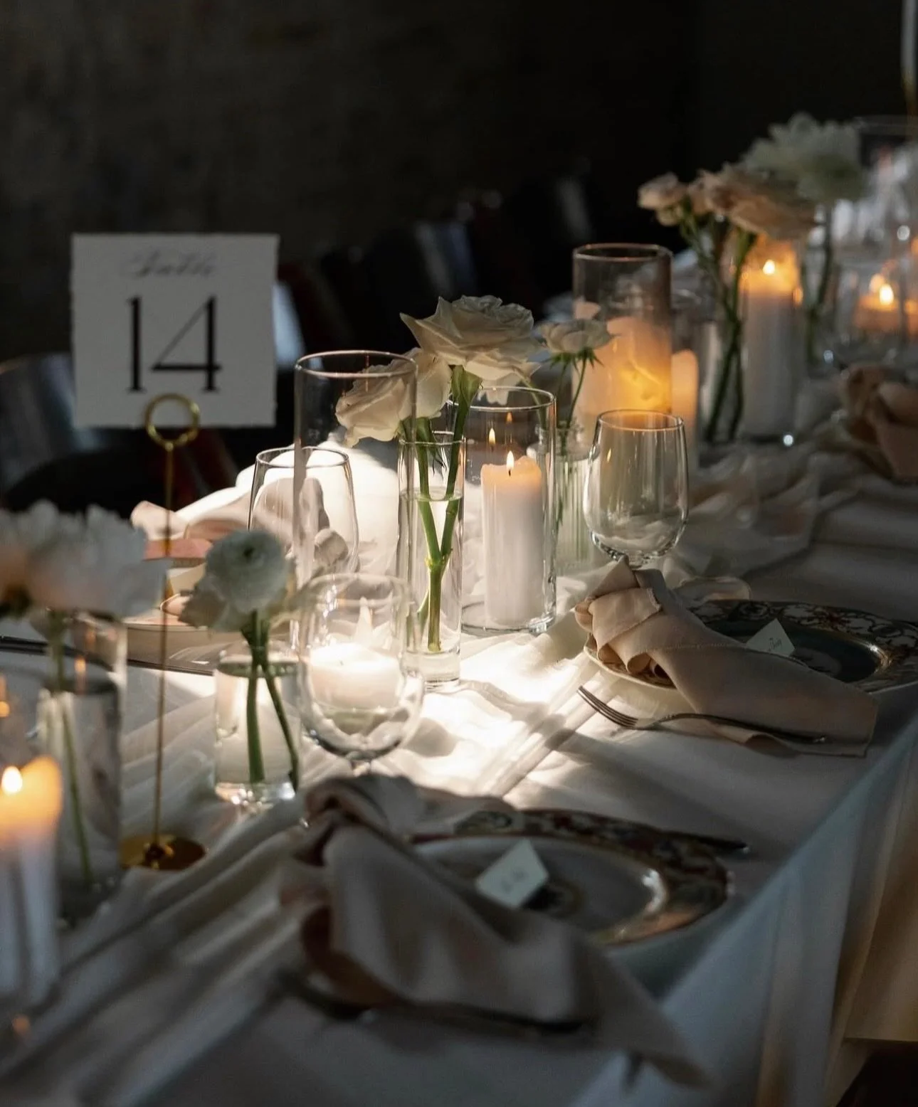 It&rsquo;s a snowy day outside so we are warming up your feed with romantic florals and glowing candle light. Consider this your cozy reminder that spring weddings are loading! 

Vendors from this beautiful wedding day:
Venue: @thecordelle 
Planner: 