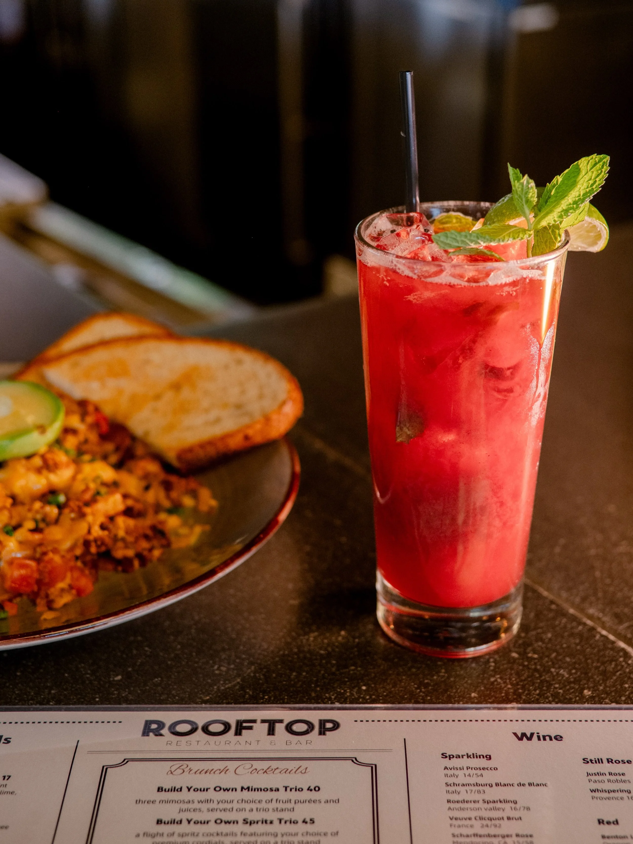 Brunch isn&rsquo;t complete without a cocktail in hand🍹
Spend your weekend at ROOFTOP with brunch favorites, Mimosa Trios, and cocktails made for sipping on the rooftop. 10AM&ndash;2PM.

Book via the link in bio 

#walnutcreek #rooftopwc #rooftopres