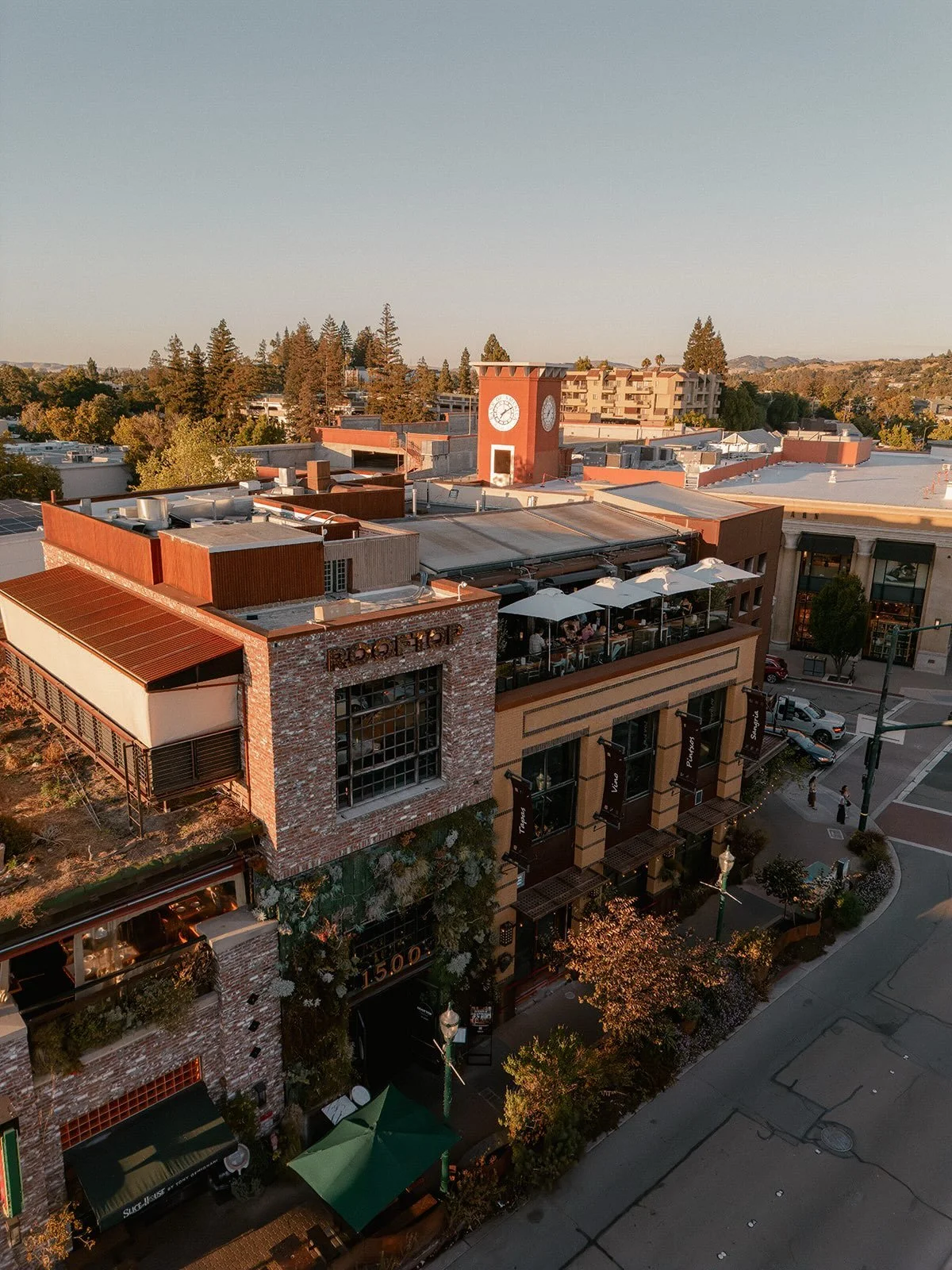 Day or night. Rain or shine. ☀️🌃☔
Rooftop is always the place to be. With retractable roofs, cooling misters, and warm heaters, the perfect Rooftop experience is always in season.

Visit the link in bio to reserve your table.

#rooftopwc #walnutcree