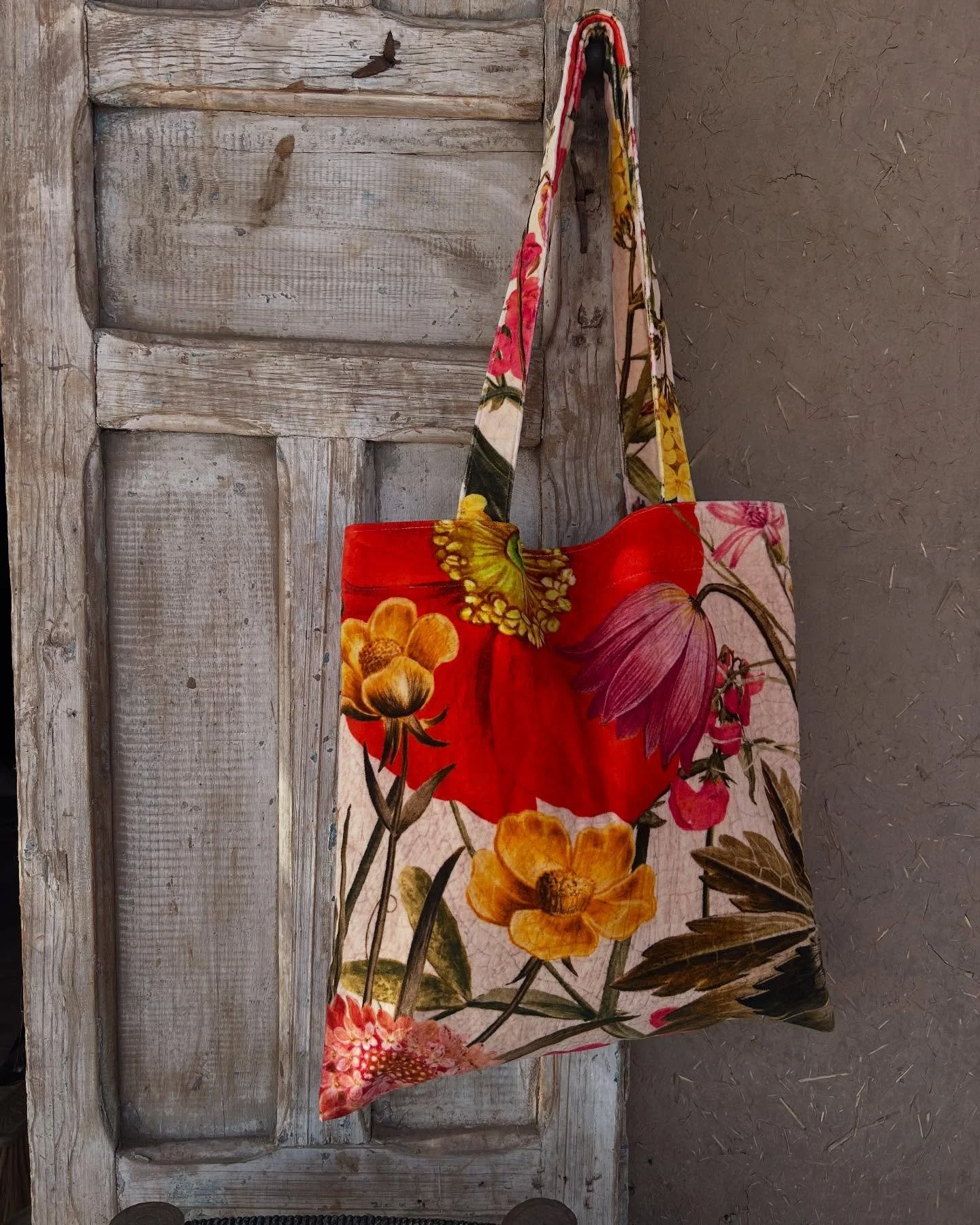 powder tote fine flowers cream.jpg