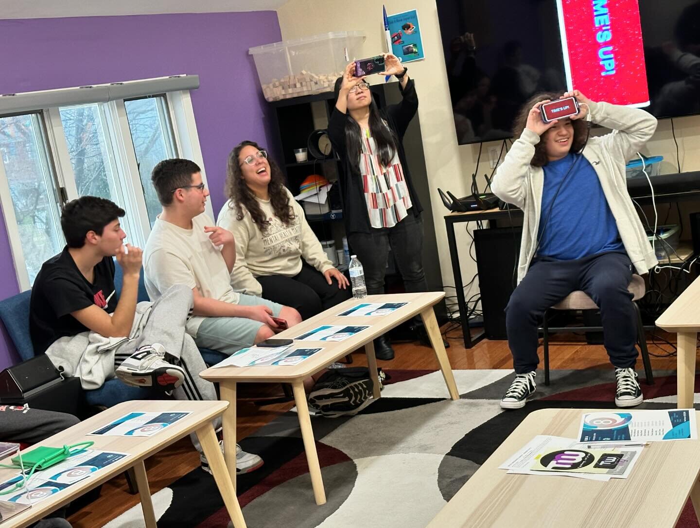 This week in Club 🎱, members enjoyed an energetic game of Heads Up! 👏 We all also participated in a Cellphone Challenge where members placed their phone into a box until the very end of the meeting! We all hope you had a great time this week, and s