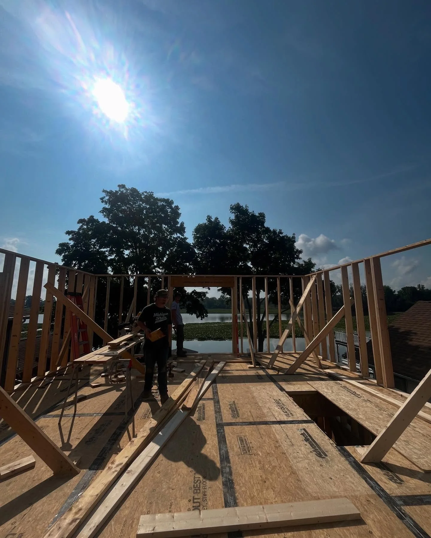 Second floor walls up. Trusses to come!

#buildcraft #lakehouse #bellefontaineohio #indianlake #construction #luxury #lfg