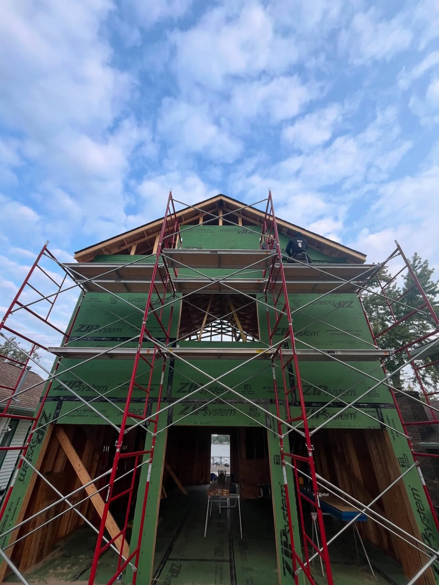 Sheathing the back of the lakehouse today!

#buildcraft #lakehouse #indianlakeohio #shesthing #framing #newconstruction #lfg