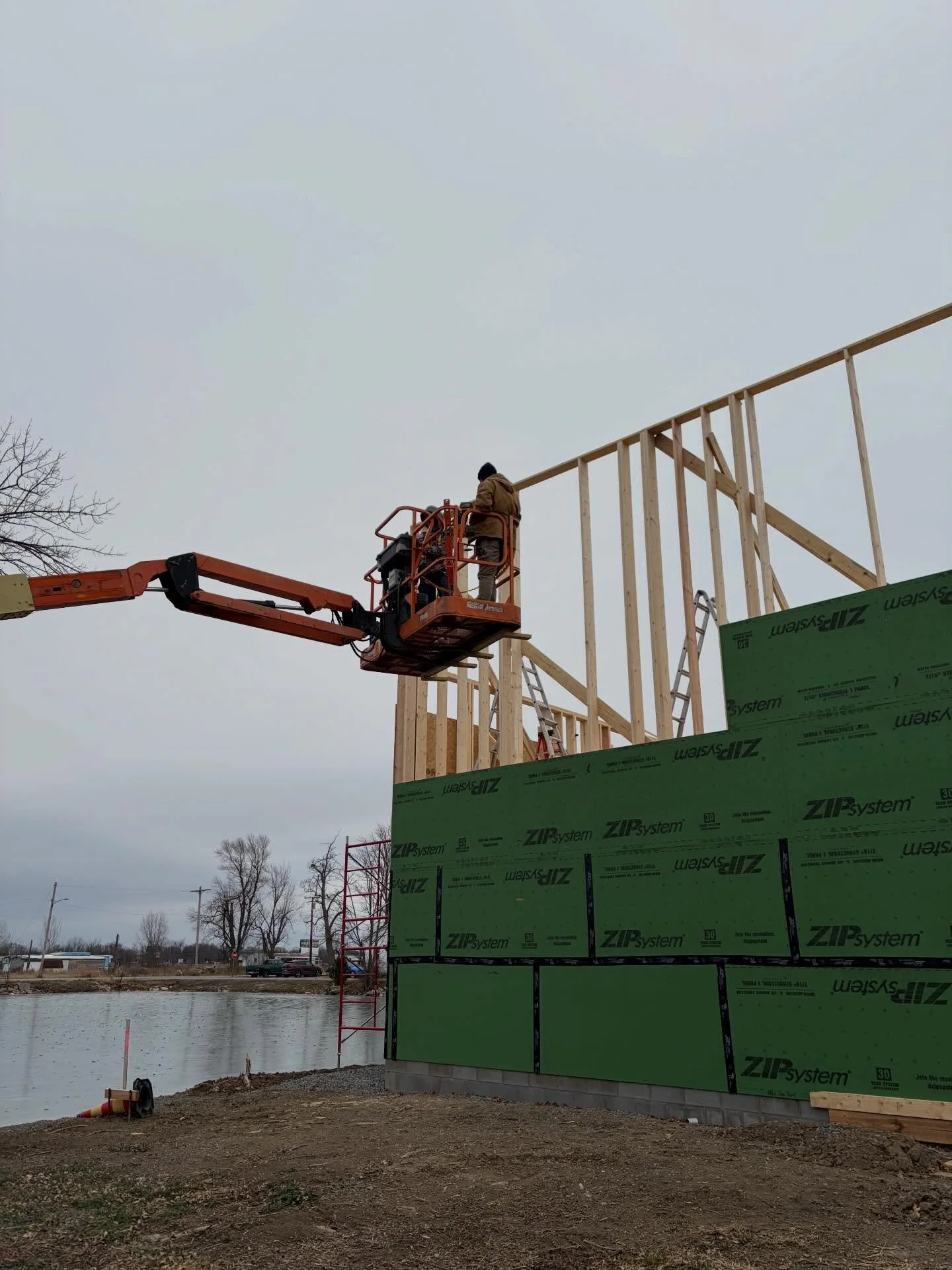 Last of the exterior walls and more sheathing today! 
#buildcraft #construction #newbuild #sheathing #lgf