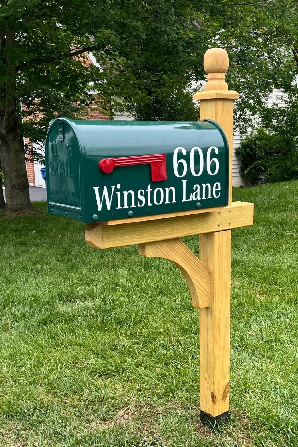 Craftsman's Crown Mailbox