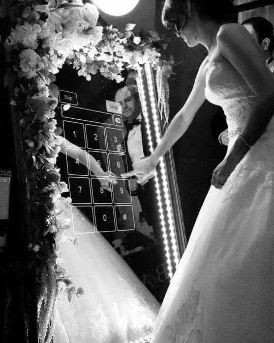 Mirror+photobooth+Text+sharing+FREE.webp
