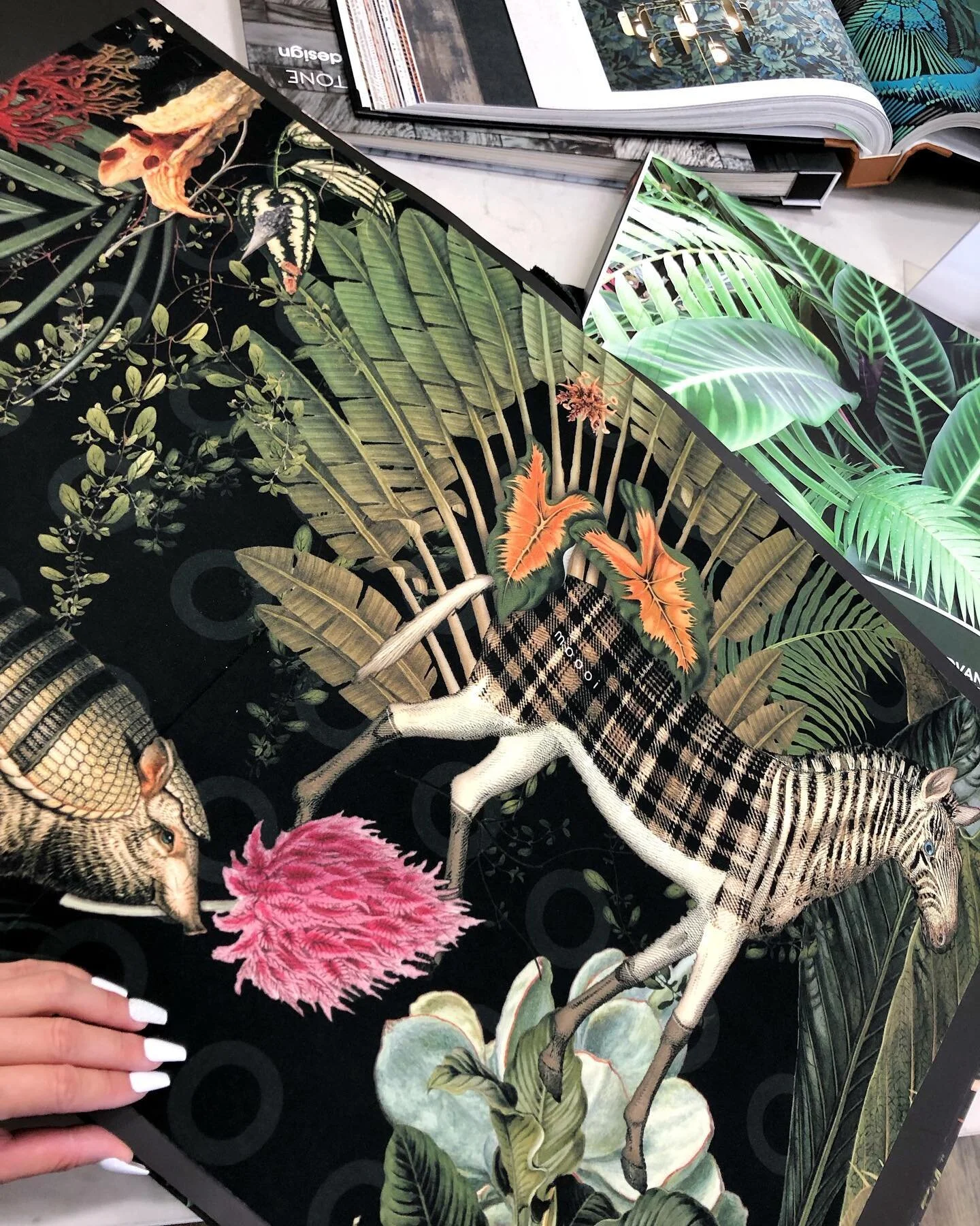 $200/yard 🤦🏻&zwj;♀️ I need 28 yards.

No, we didn&rsquo;t buy it but I do love it. I probably won&rsquo;t fall in love with anything else either because nothing else will compare. 

#powderoomdesign #wallpaper #tropicalwallpaper #luxurywallpaper