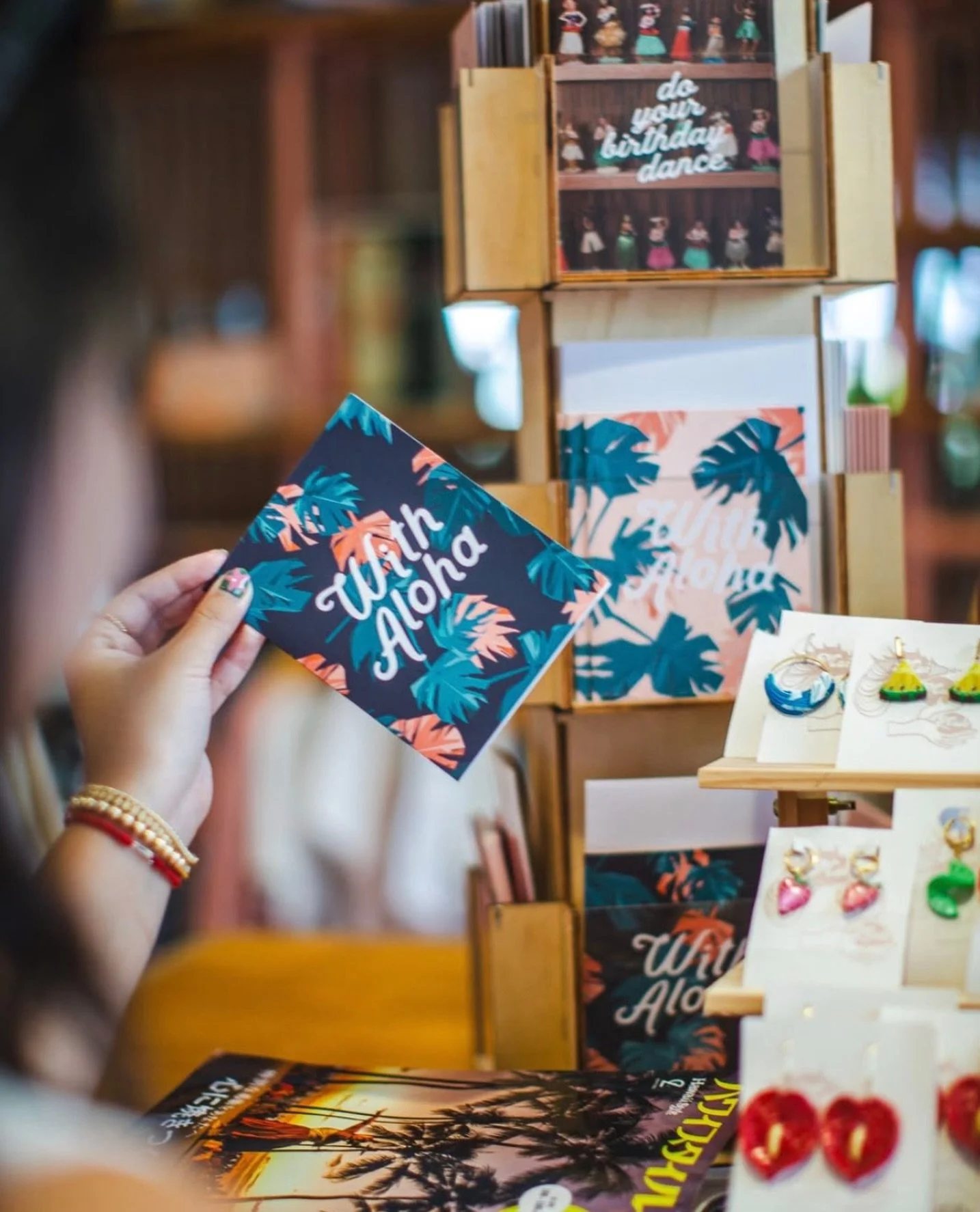 Greeting cards are always in season. ✨
Perfect for retail shelves, guest experiences, or sending a little holiday cheer to clients. Custom cards are made for versatility.