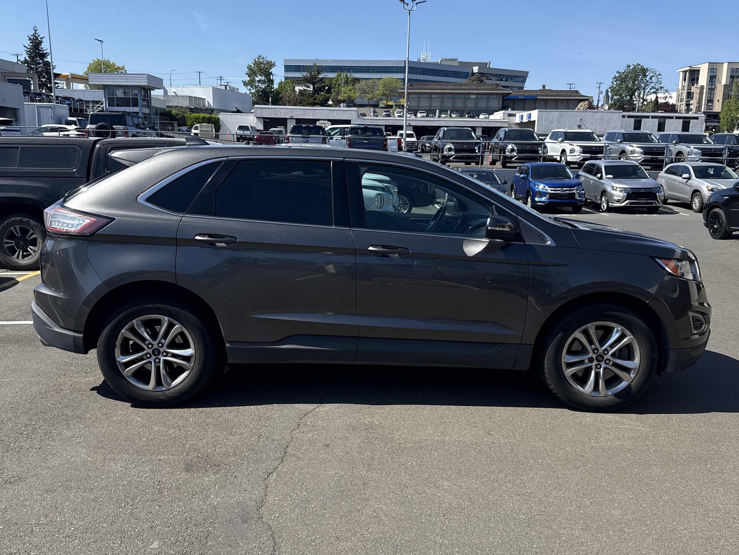 COMING TO MARKET in JUNE! 2016 Ford Edge SEL w/ low KM