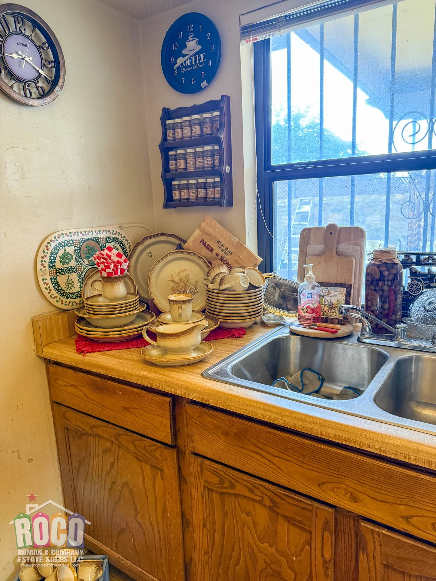 Indoor-ROCO Estate Sale - 9872 Vandenburg EPTX 79924-20260625-0020.jpg