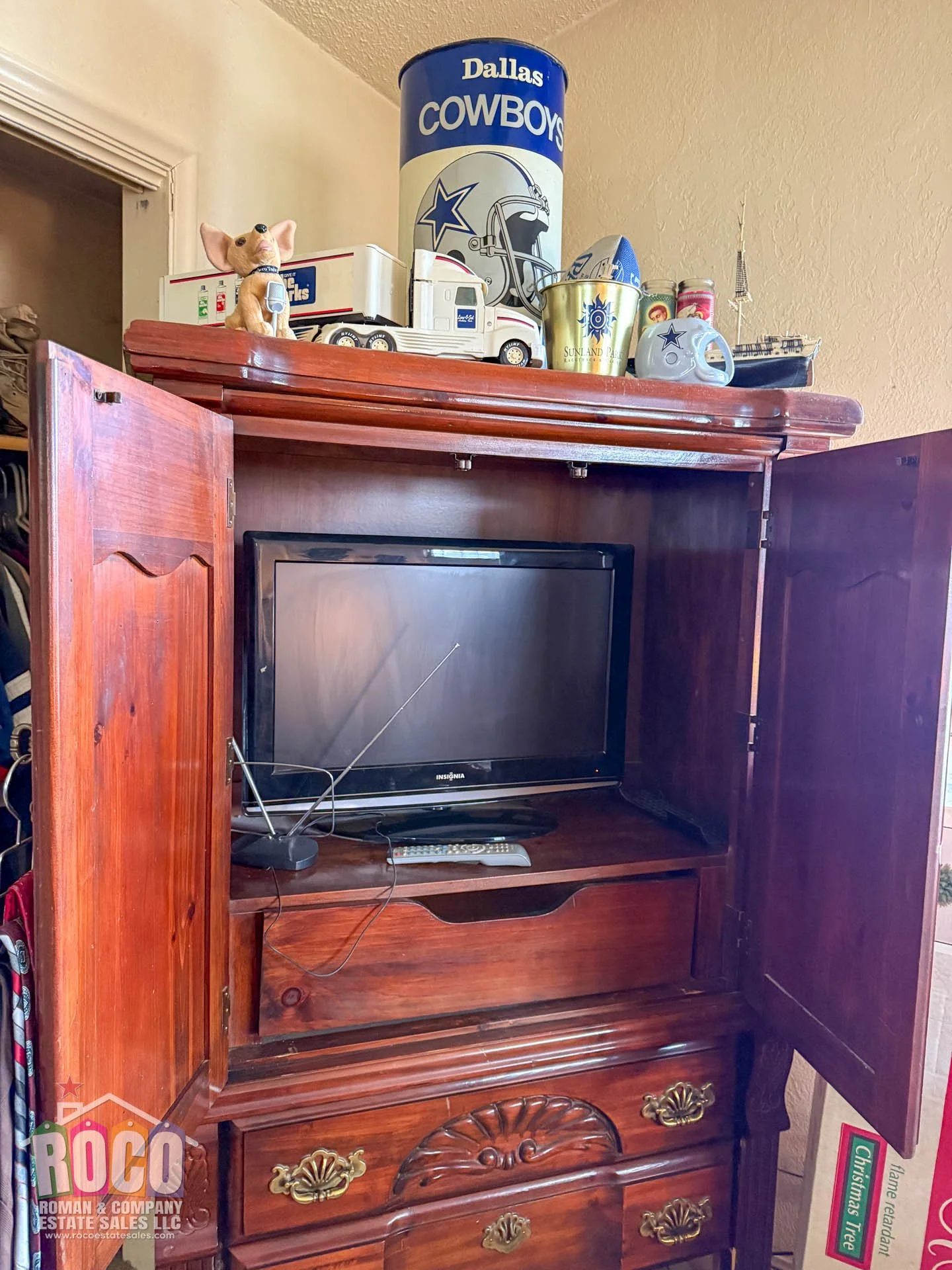 Indoor-ROCO Estate Sale - 9872 Vandenburg EPTX 79924-20260625-0057.jpg