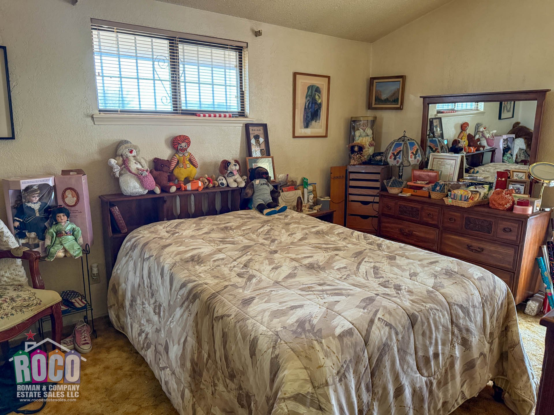 Indoor-ROCO Estate Sale - 9872 Vandenburg EPTX 79924-20260625-0066.jpg