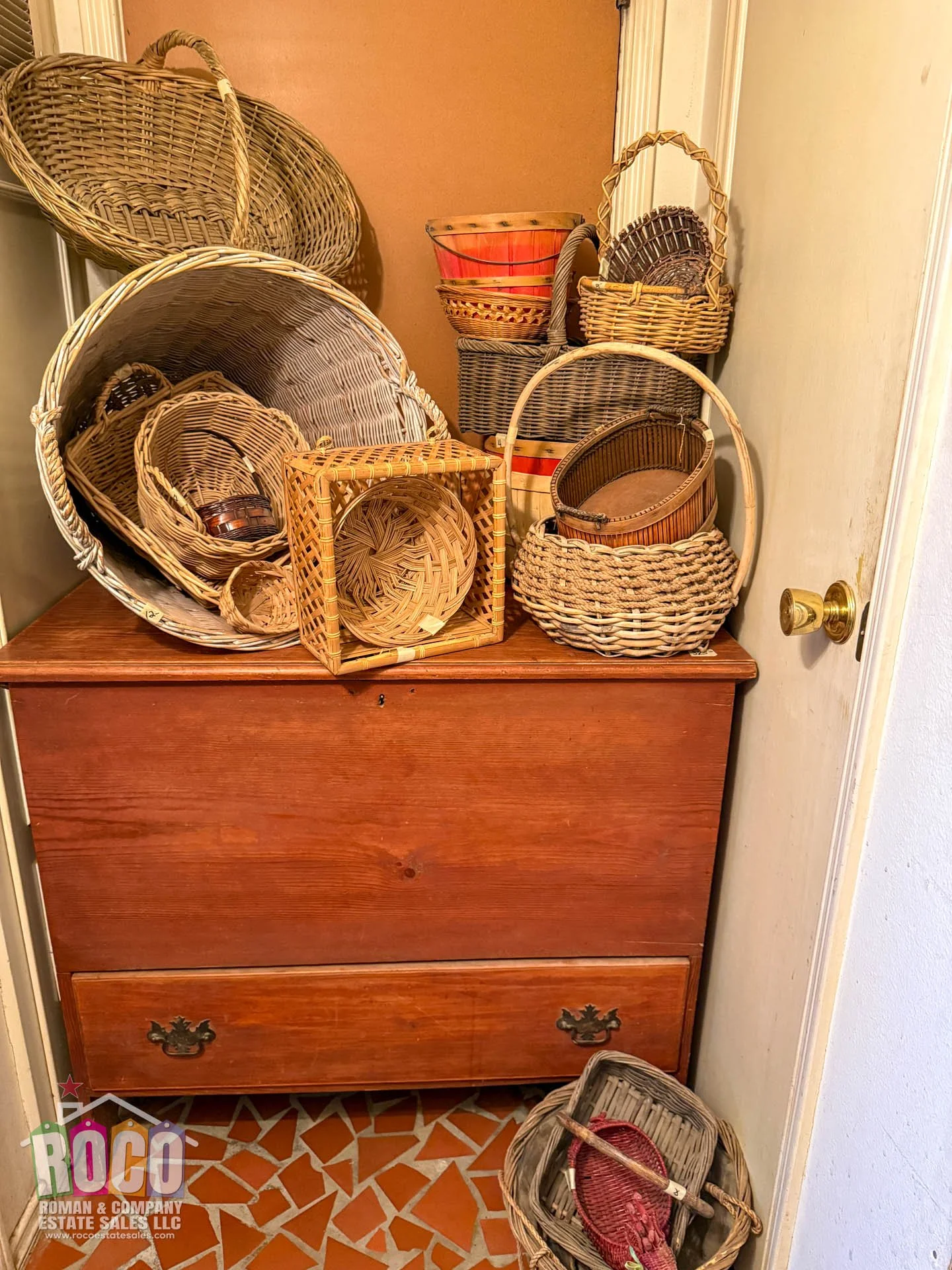 ROCO Estate Sale - 2112 Woodfin EPTX 79925-20260730-0018.jpg