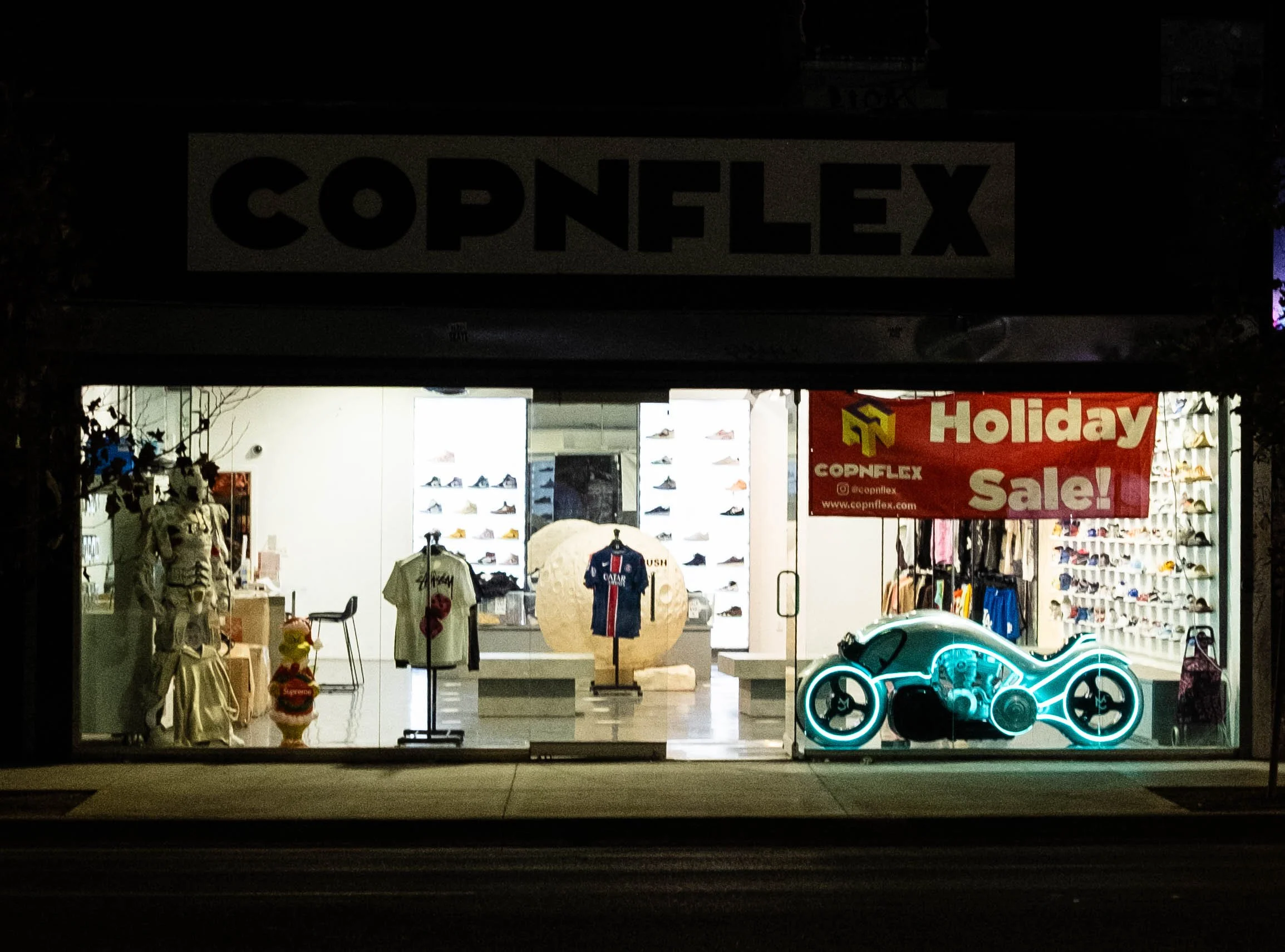 Walking Through the Streets of Hollywood | 12-9-2025