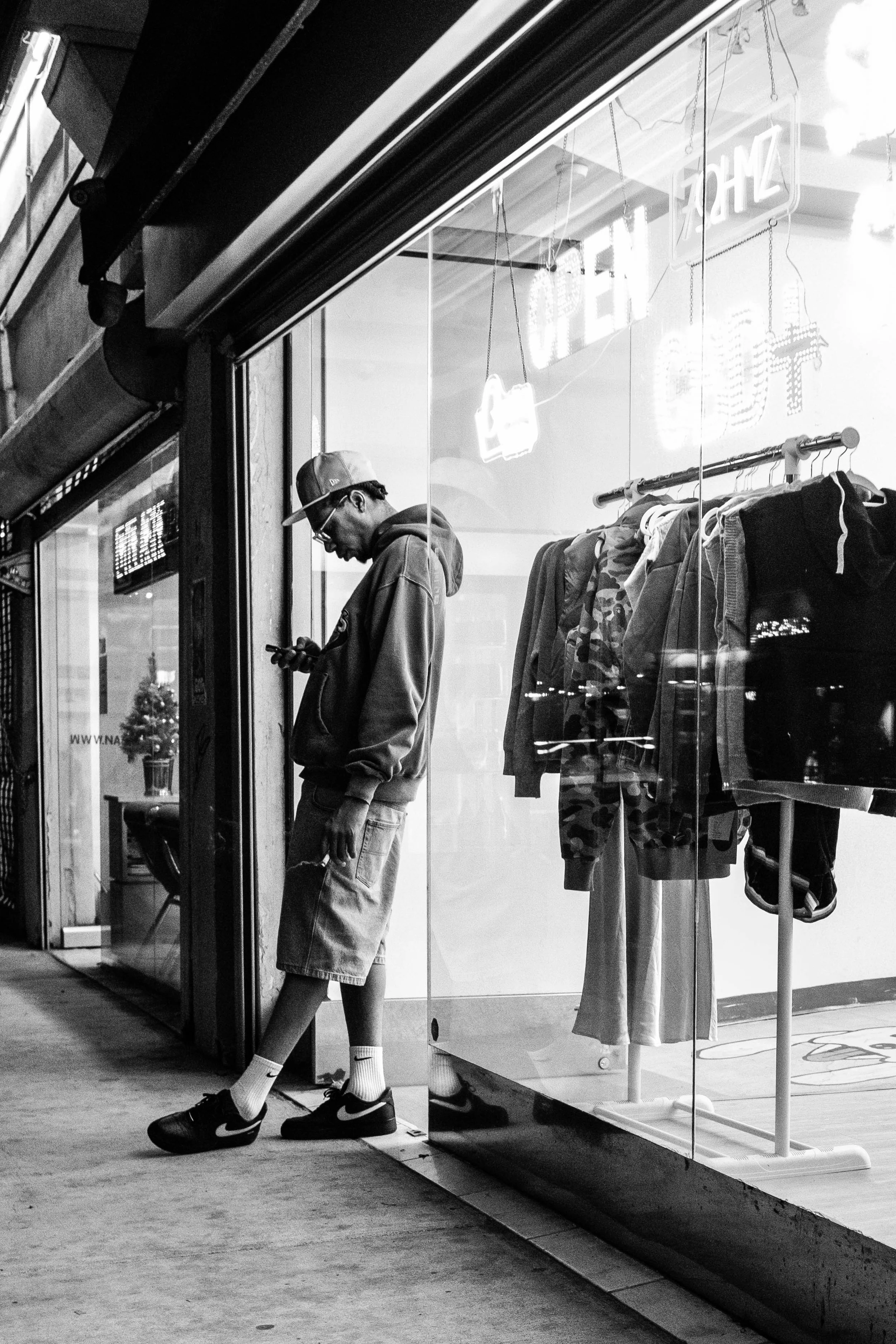 Walking Through the Streets of Hollywood | 12-9-2025