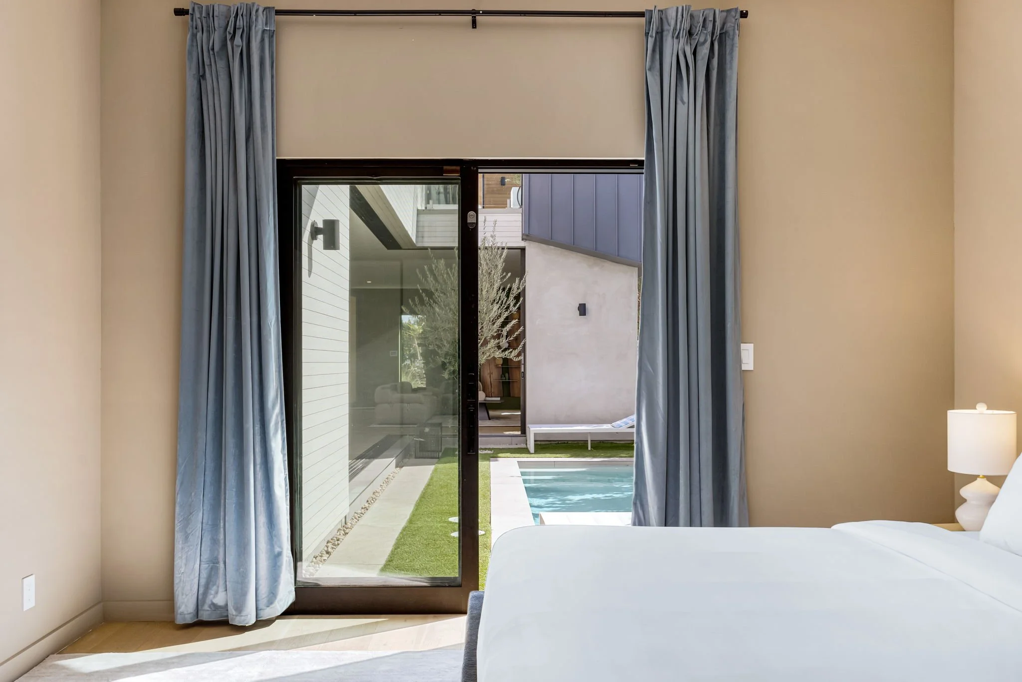 Downstairs Bed 1.jpg