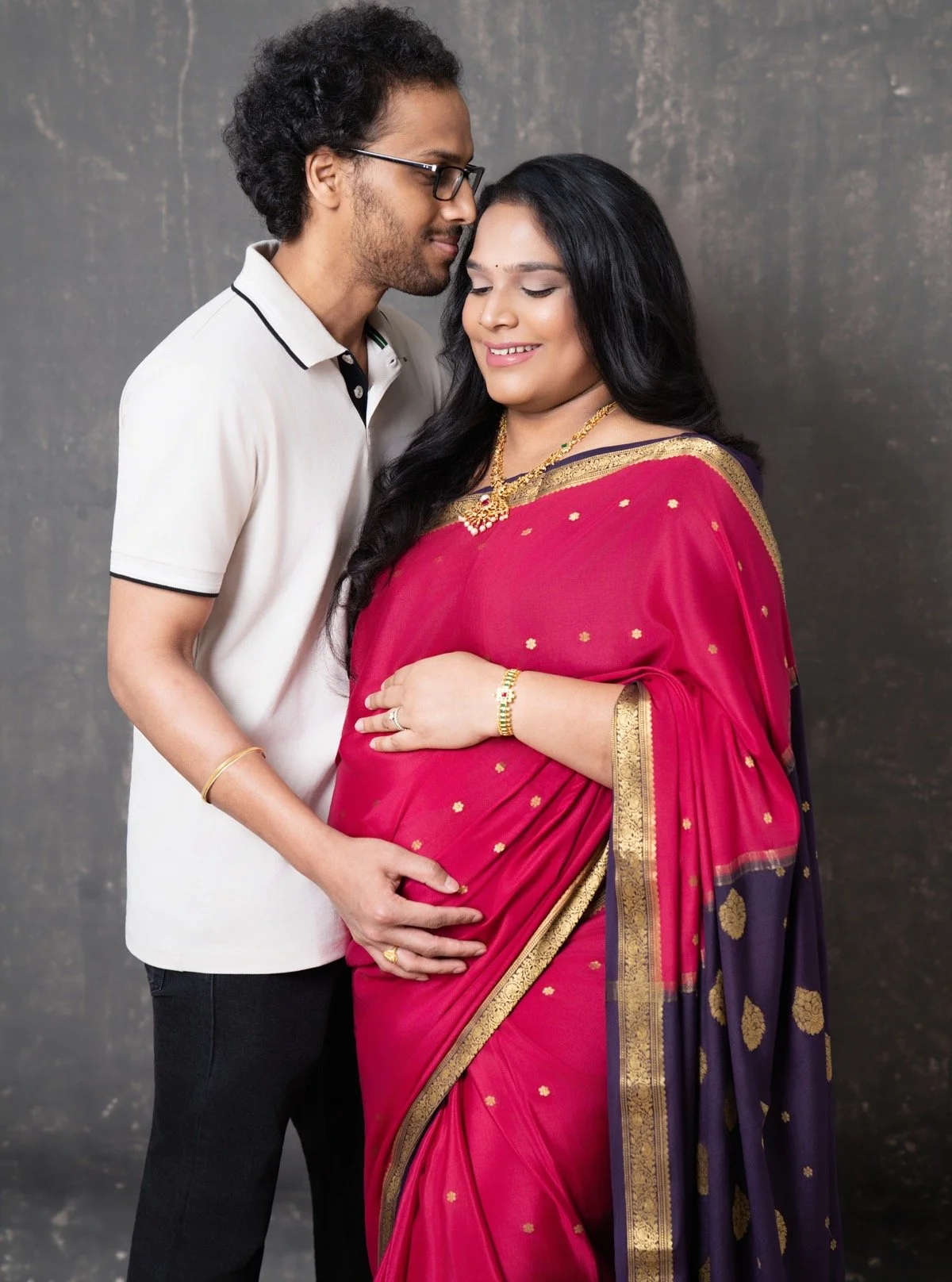 Where motherhood begins as poetry &mdash; every curve, every heartbeat, every moment turned into art.
A quiet exchange of love, a promise whispered between two souls before life takes new form.
✨ Your dream-shots with Meenu is just a click away, with