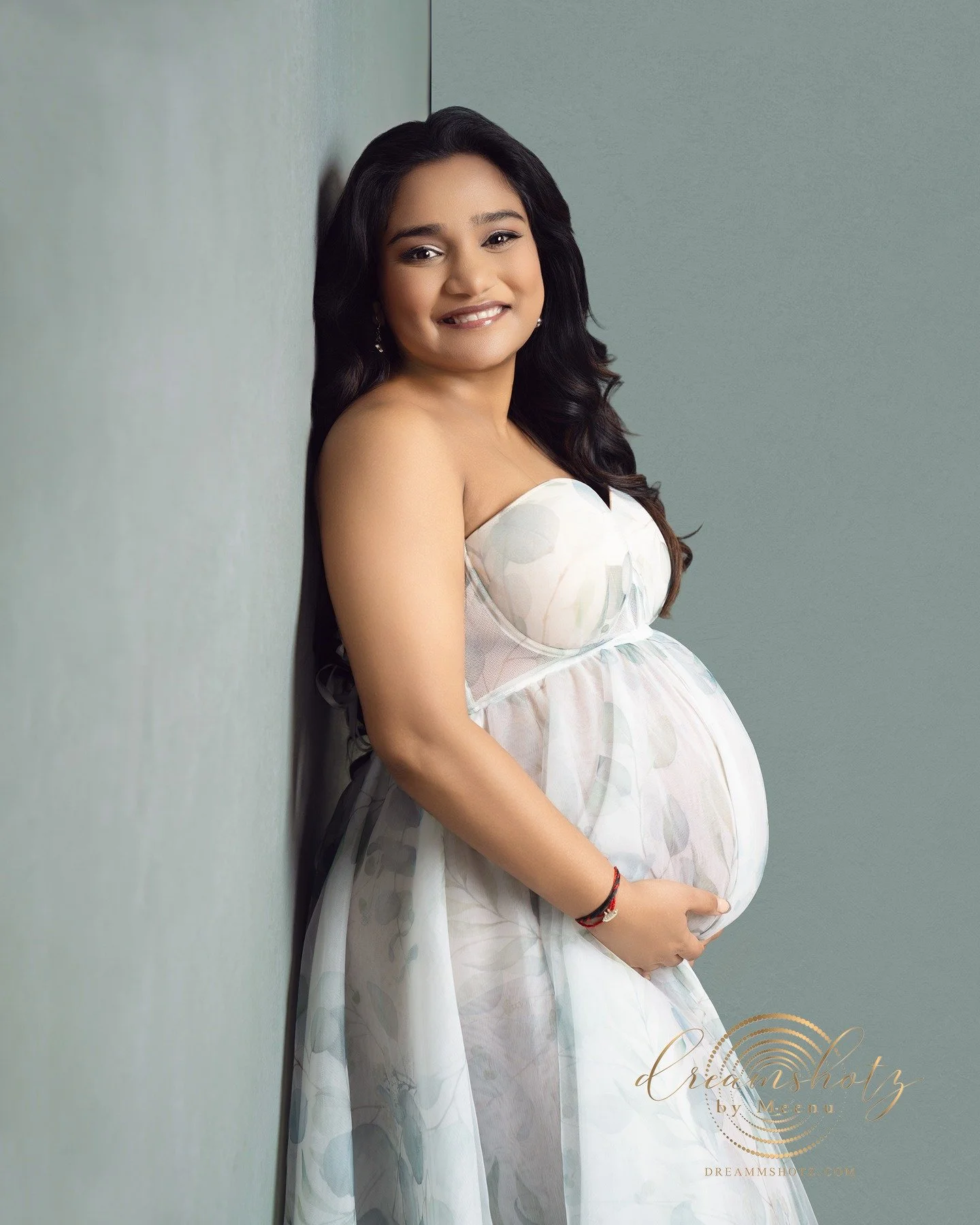 I love customizing every maternity photoshoot to fit your style &mdash; even when it means recreating one of my signature looks. 
✨ It&rsquo;s always a joy when expecting moms visit my portrait studio in Bentonville with a favorite idea from my portf