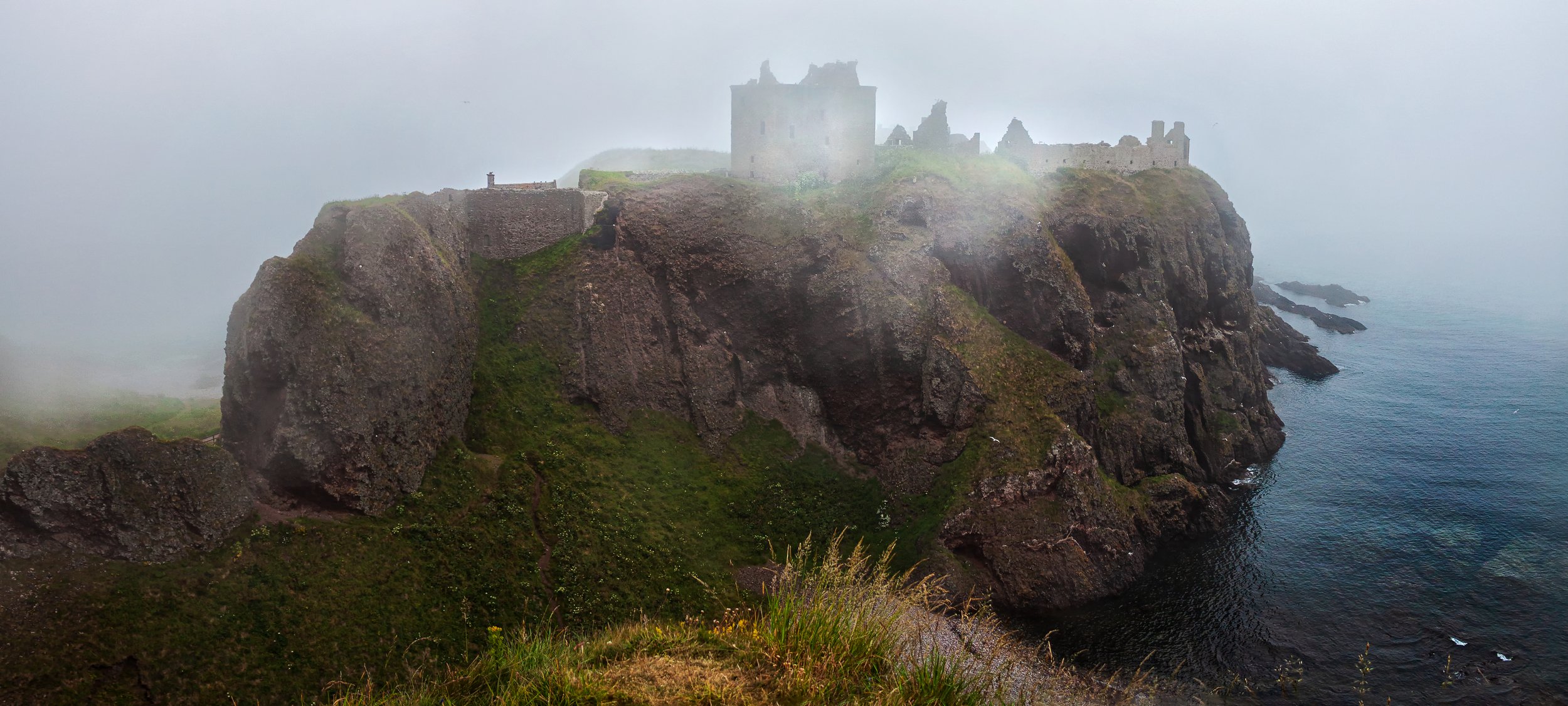 Dunottar CastlePanoFog.jpg
