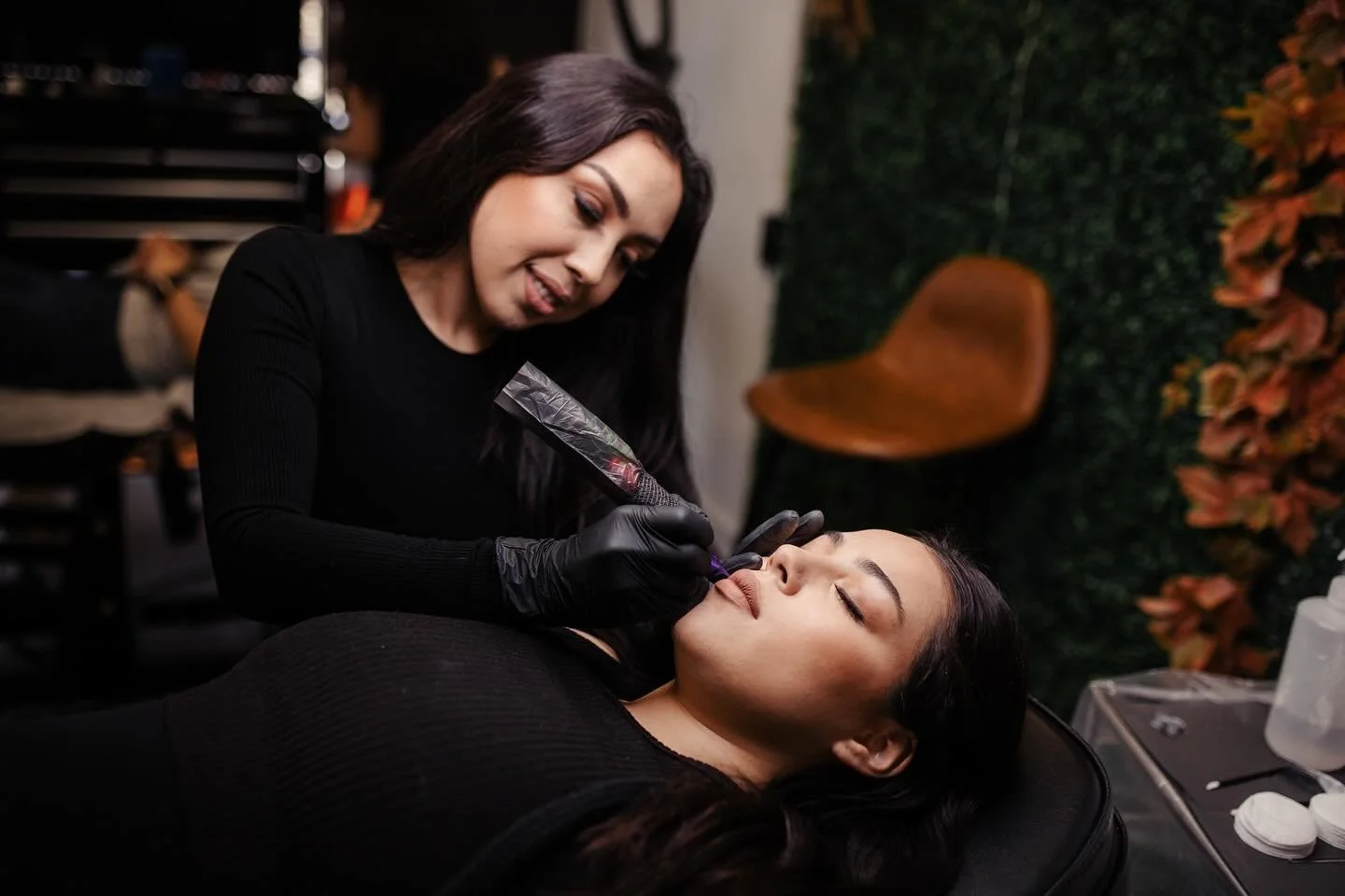 Let’s be friends….👯
Friendly reminder as holidays come closer  please book your appointments with time. Right now my first available is Tuesday November 11 🤍 
don’t forget I take off the last two weeks of December  for Christmas