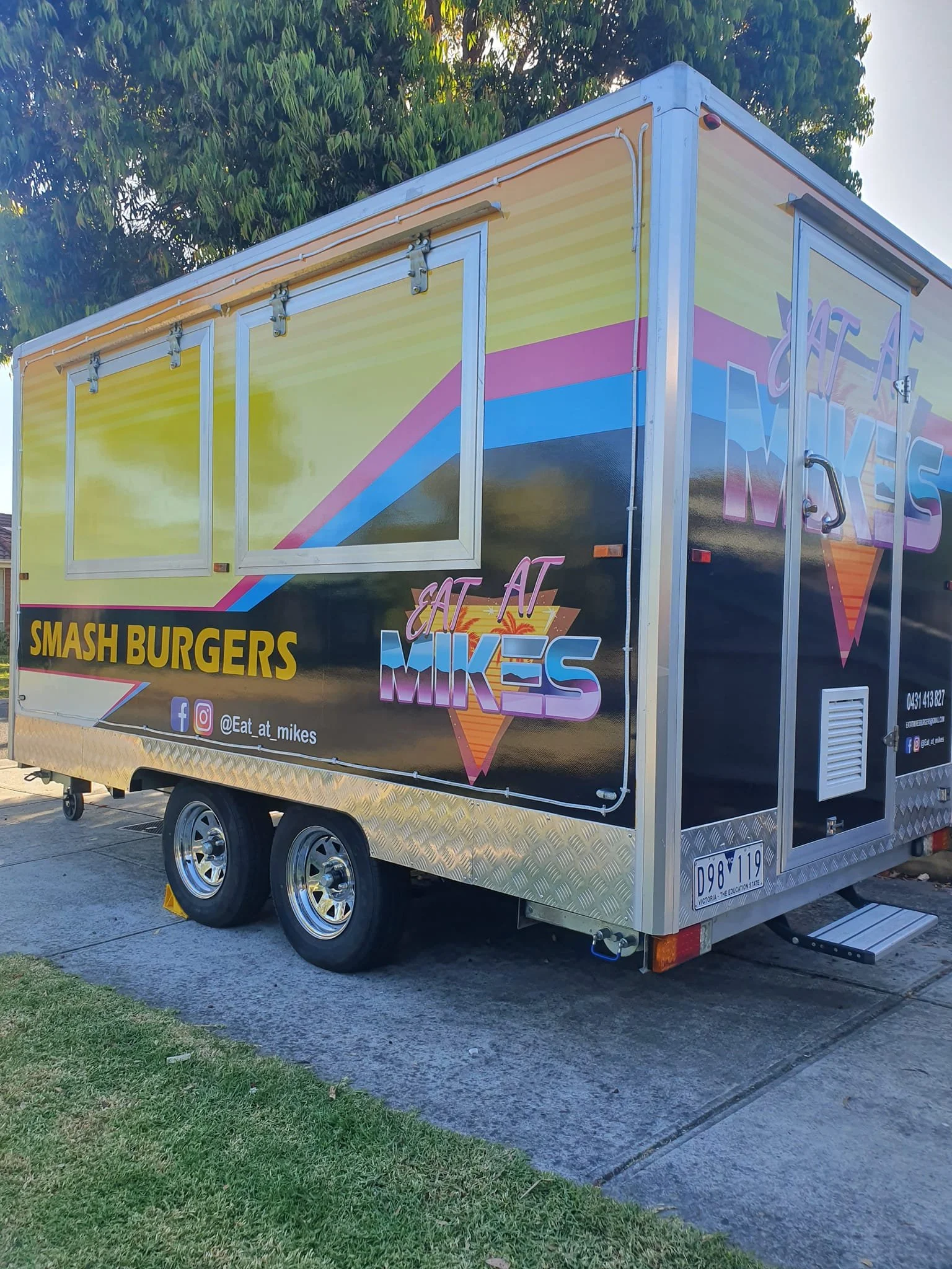 Eat_at_mikes_Food_Trailer 1.jpg