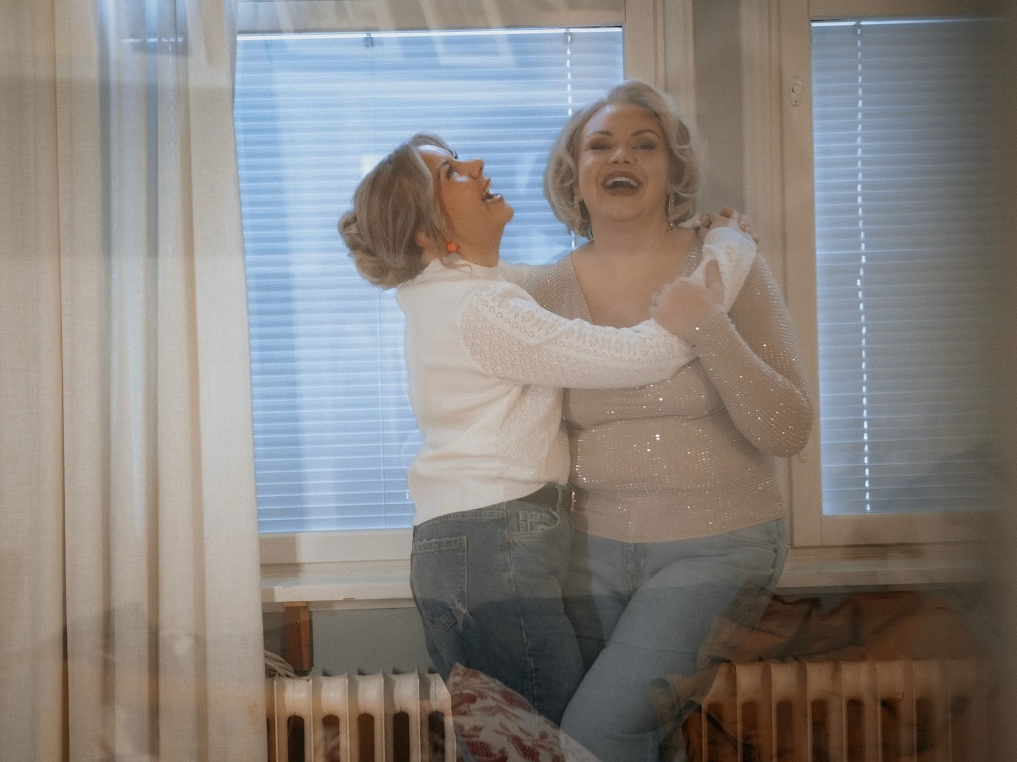 Huh, hei &ndash; ja ket&auml; muita meit&auml; olikaan!
Viimeiset viikot on painettu t&ouml;it&auml; kasaan sellaisella sykkeell&auml;, ettei voi kyll&auml; hyv&auml;ll&auml; omallatunnolla suositella kenellek&auml;&auml;n💀🔥
Mutta on siihen syy: me