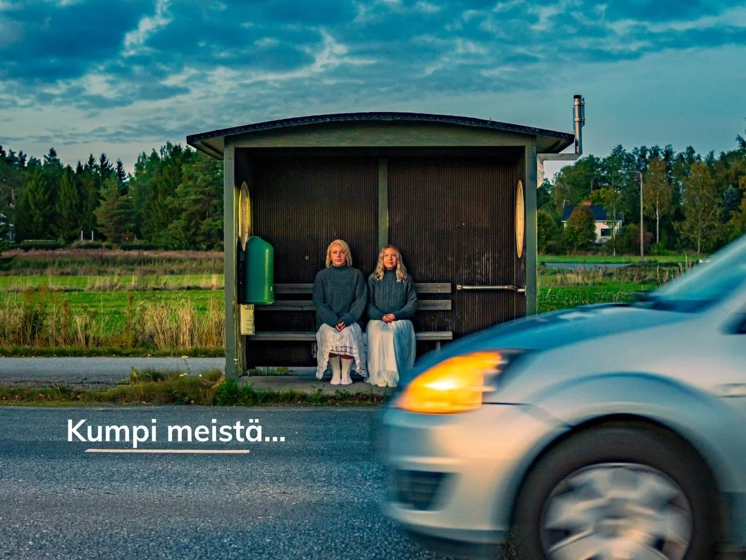 Kun tekee t&ouml;it&auml; oman siskonsa kanssa, oppii aika nopeesti, kumpi innostuu ensin ja kumpi kysyy, onko t&auml;ss&auml; nyt mit&auml;&auml;n j&auml;rke&auml; 😂 🫣

Meiss&auml; on paljon samaa, mutta tosi monessa asiassa ollaan my&ouml;s t&aum