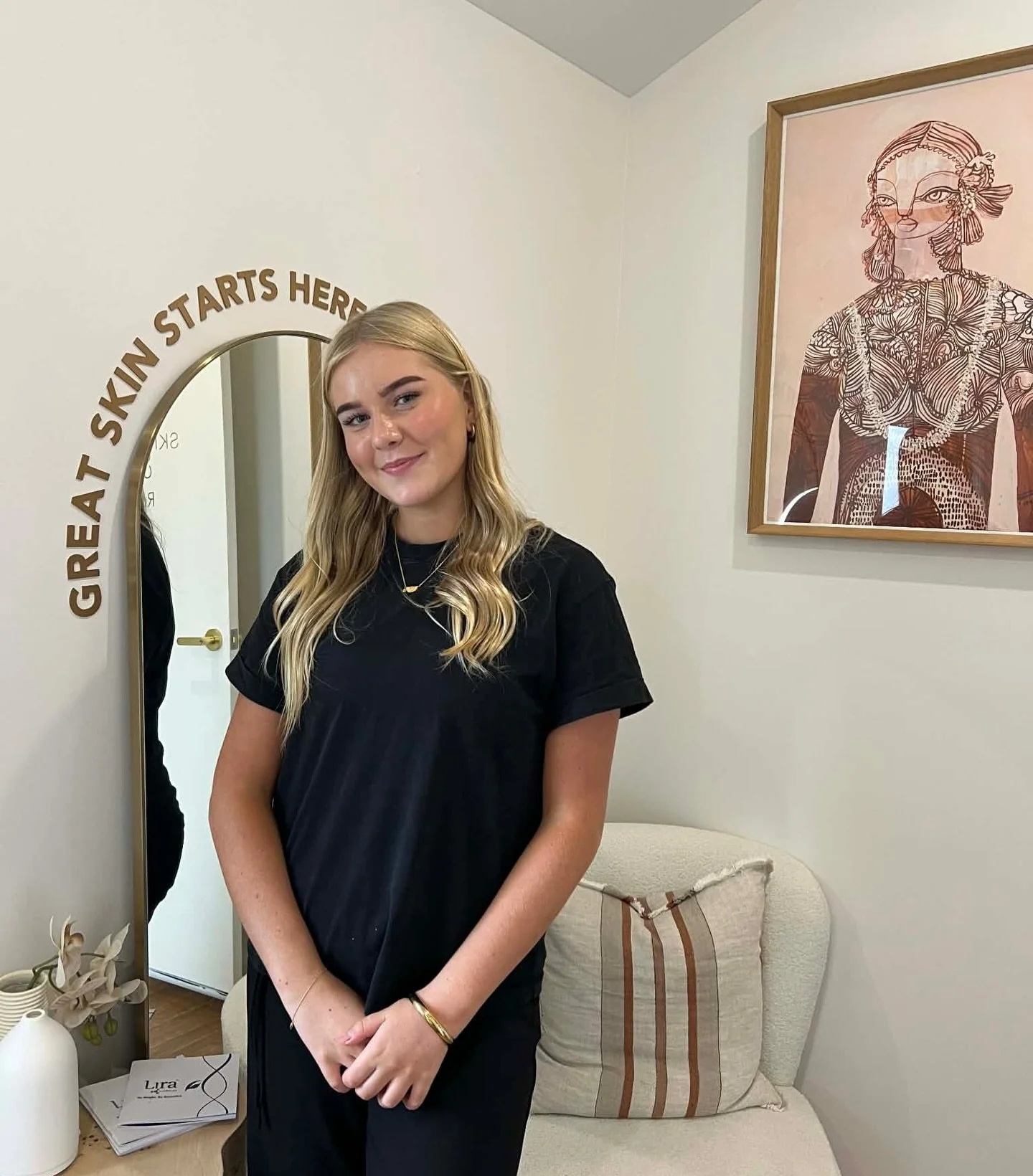 Introducing Molly 🤎

This week we welcomed the beautiful Molly who has joined the Skin Solutions team as our school based apprentice💆🏼&zwj;♀️✨

Molly will be in clinic every Wednesday, learning all things skin and beauty. 

We can&rsquo;t wait for