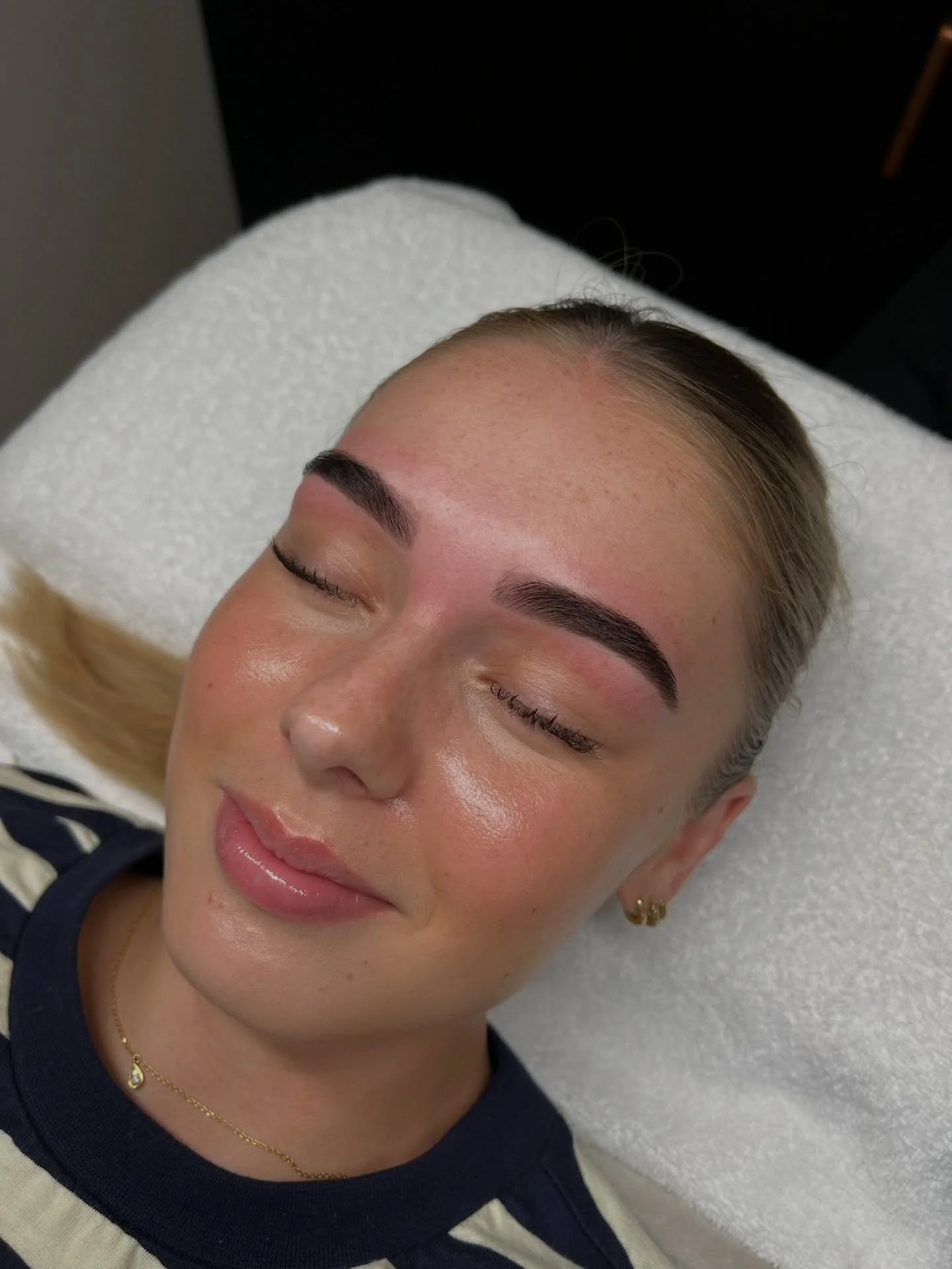 Brows by our brow QUEEN Molly ⭐️ 

Our apprentice Molly is now available for brow appointments on Wednesday mornings. 

Book your spot online with Molly for a Brow tint/dye + wax for only $50 🙌🏼💌

#Skinsolutionswagga