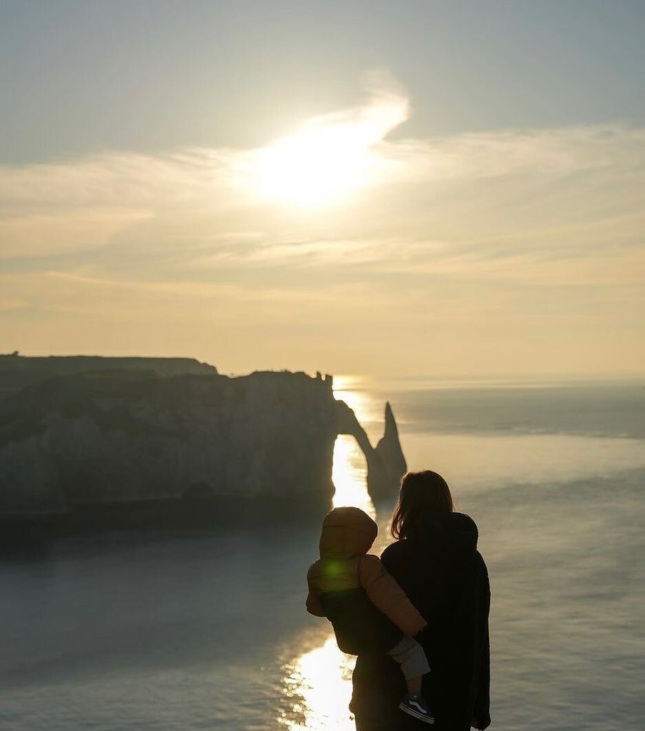 📍 &Eacute;tretat vu par nos visiteurs : Utilisez le hashtag #etretatsecret pour partager avec nous vos plus beaux et insolites clich&eacute;s d'Etretat. 
.
📸 @dransetrips 
.

.
#normandietourisme #etretat #tourismenature #seinemaritime #beautifulde