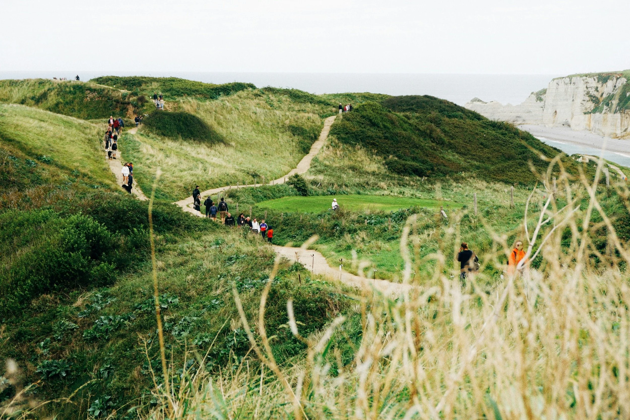 Les meilleures randonnées autour d’Étretat (Normandie) – Itinéraires & conseils pour randonneurs