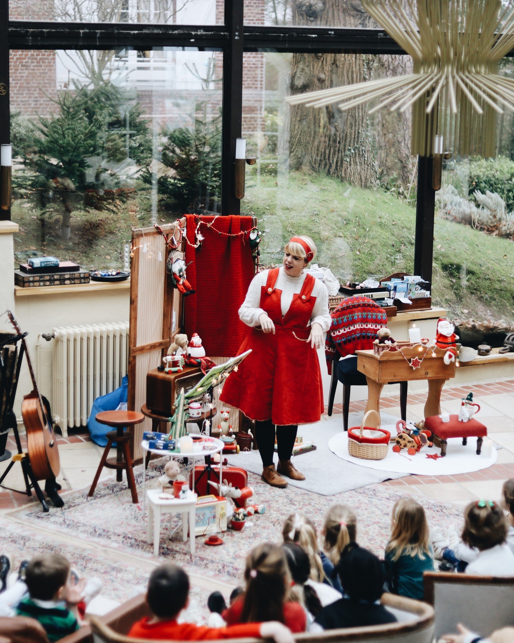 Les Contes de No&euml;l sont de retour🎅🏻

Cette ann&eacute;e, plongez dans l&rsquo;univers enchant&eacute; de Miss Alice Paind&eacute;pis et le secret des rennes 🦌🎄 

Une histoire f&eacute;&eacute;rique racont&eacute;e par La Compagnie La Belle E