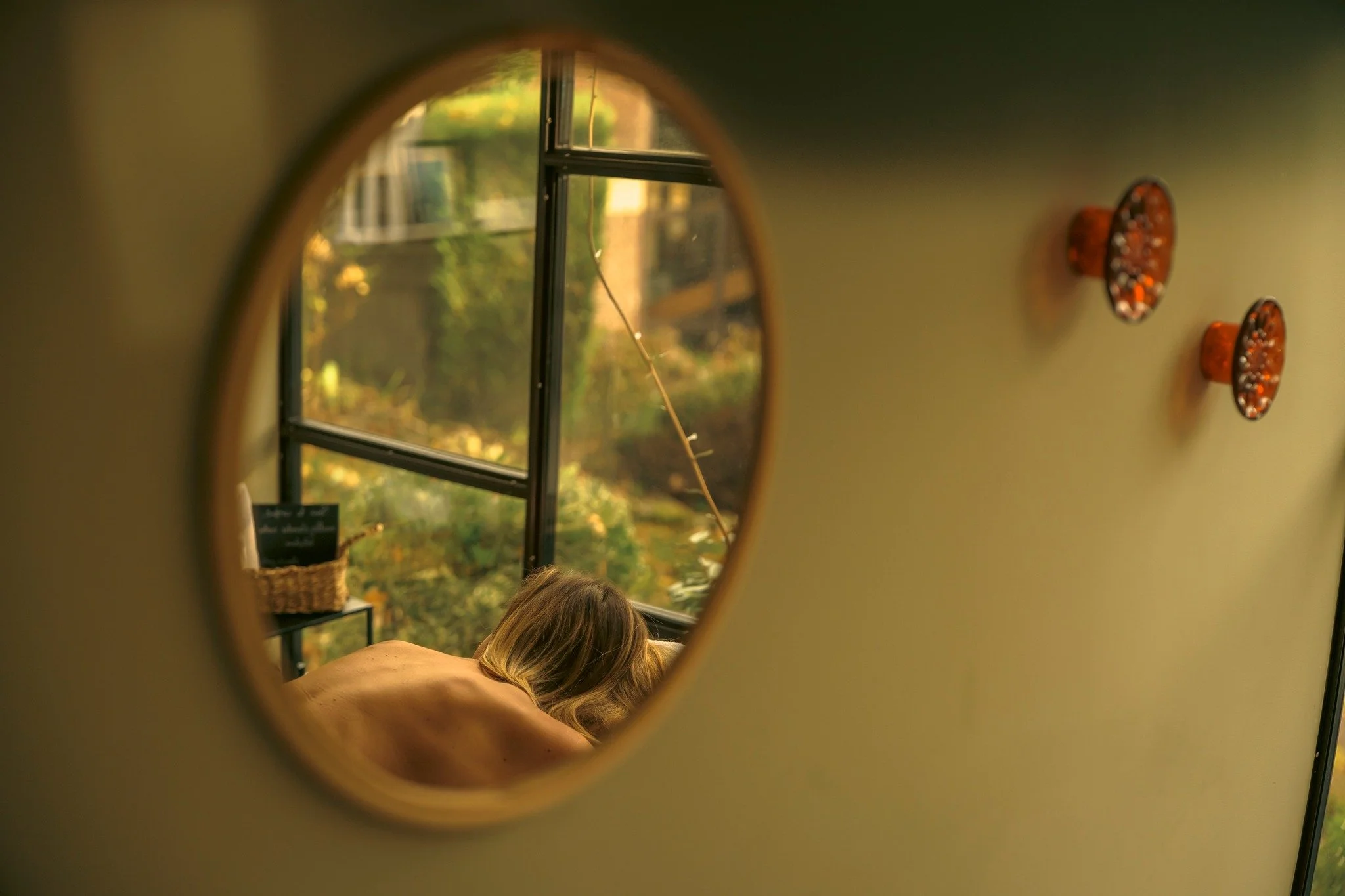 En janvier, offrez-vous une parenth&egrave;se de douceur ✨ D&eacute;couvrez notre massage d&rsquo;hiver, sublim&eacute; par la bougie chocolat-cerise @greenspa.france &agrave; un tarif privil&eacute;gi&eacute; tout au long du mois ♡🕯️

✧  R&eacute;s