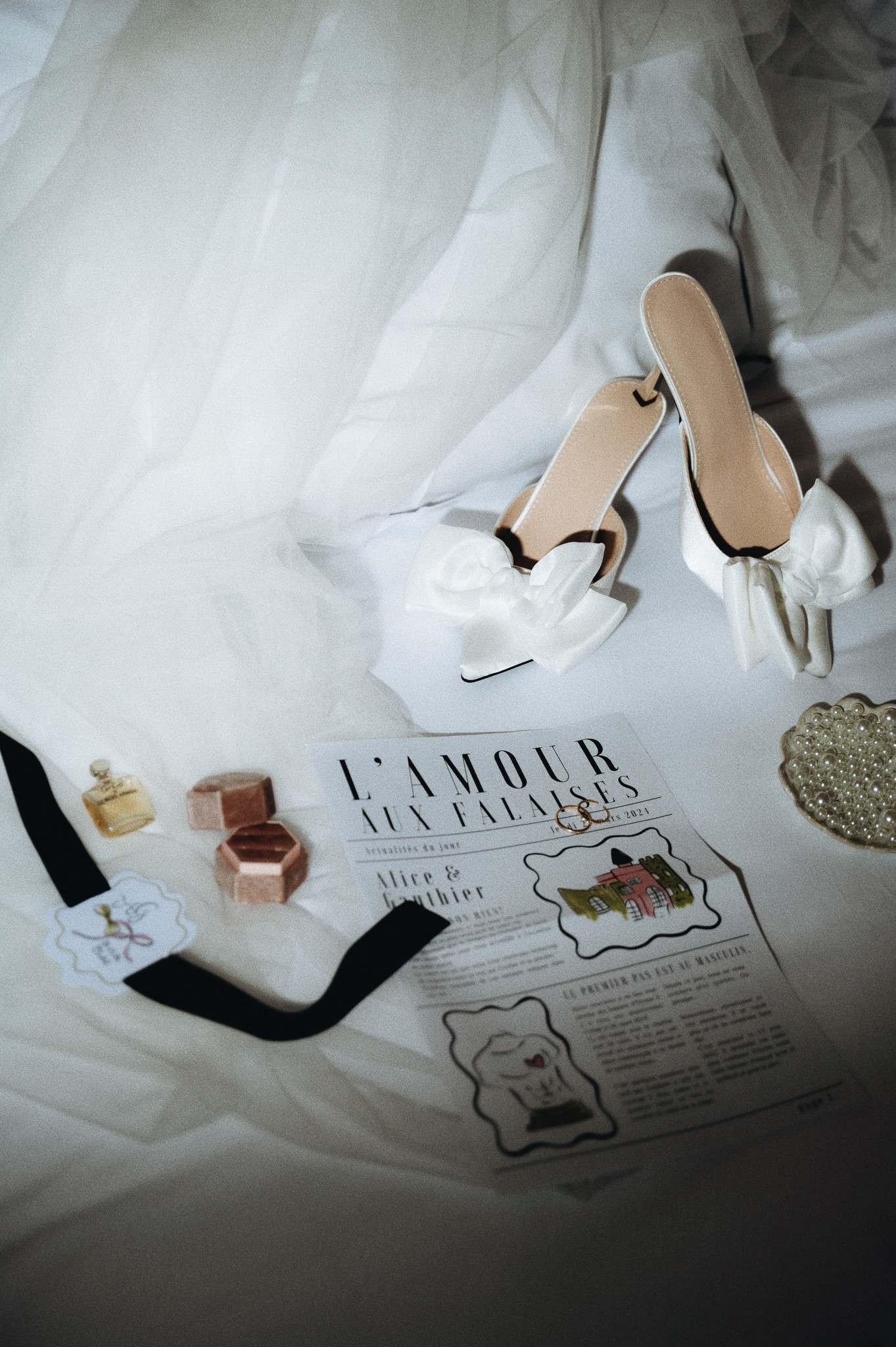 Se dire oui au Donjon, c&rsquo;est vivre un mariage hors du temps &agrave; &Eacute;tretat 𓊘𓏌🏰 

Avec vue sur la mer et les falaises, notre h&ocirc;tel allie charme d&rsquo;une maison de famille, ambiance chaleureuse et prestations cl&eacute; en ma