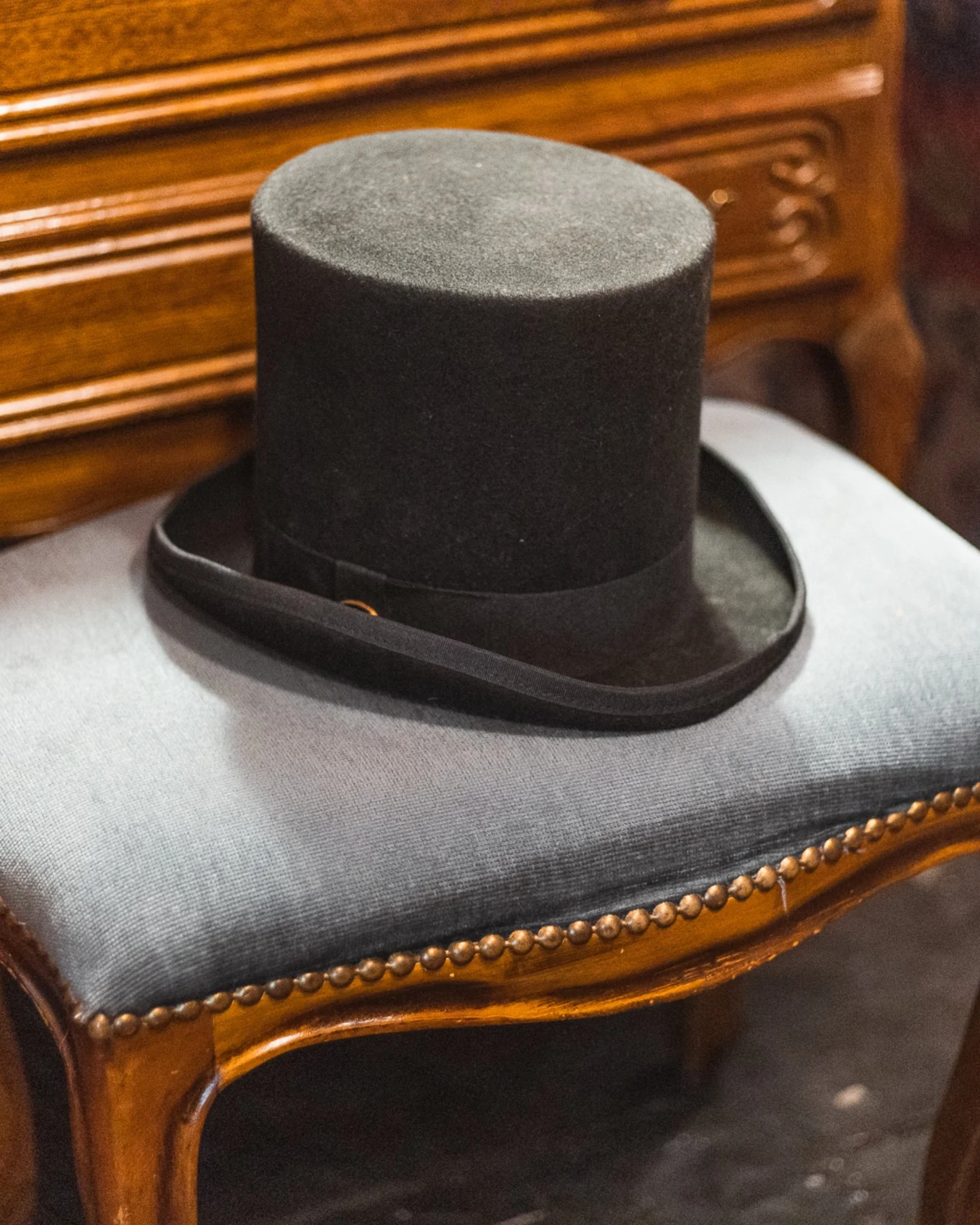 🗝️ Vous m'avez vu&hellip; Mais vous ne m'avez pas regard&eacute;

Il se murmure qu&rsquo;Ars&egrave;ne Lupin aurait vu le jour ici, d&eacute;pos&eacute; en 1864 sur les marches du Donjon et recueilli par Auguste Pollet, alors intendant du ch&acirc;t