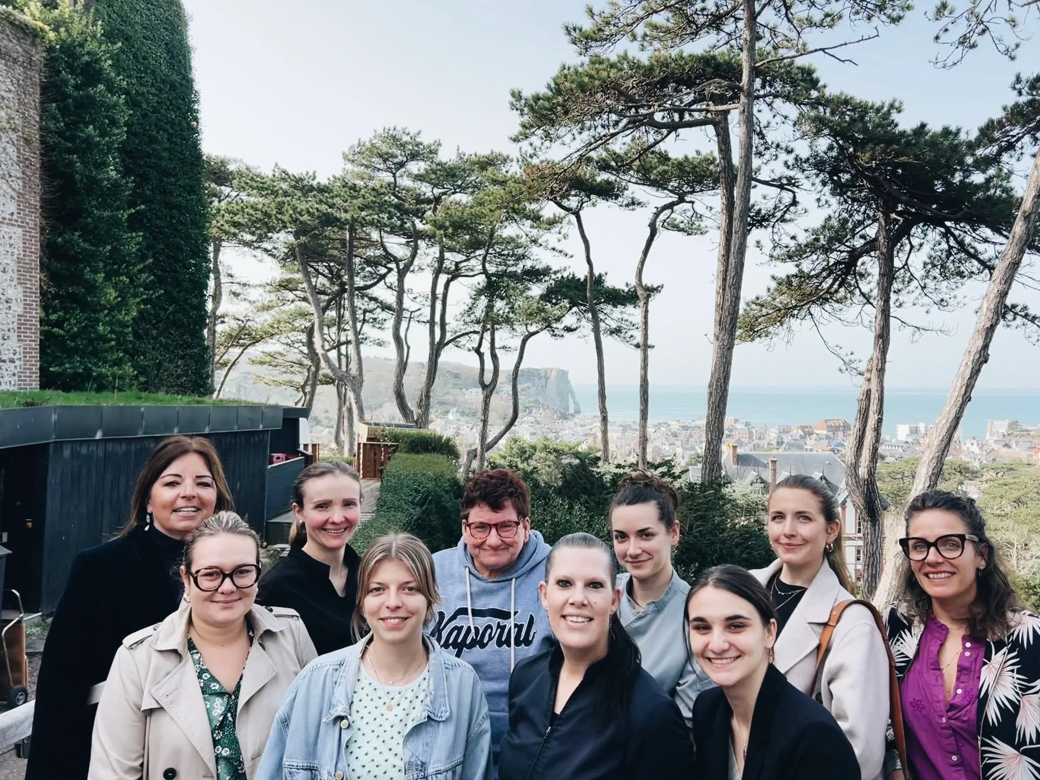Journ&eacute;e internationale des droits des femmes 🌸

Merci &agrave; elles pour leur engagement, qui fait vivre l&rsquo;hospitalit&eacute; et rayonner notre maison chaque jour ♡𐀪𐀪

En cuisine, en salle, &agrave; l&rsquo;accueil ou dans l&rsquo;om