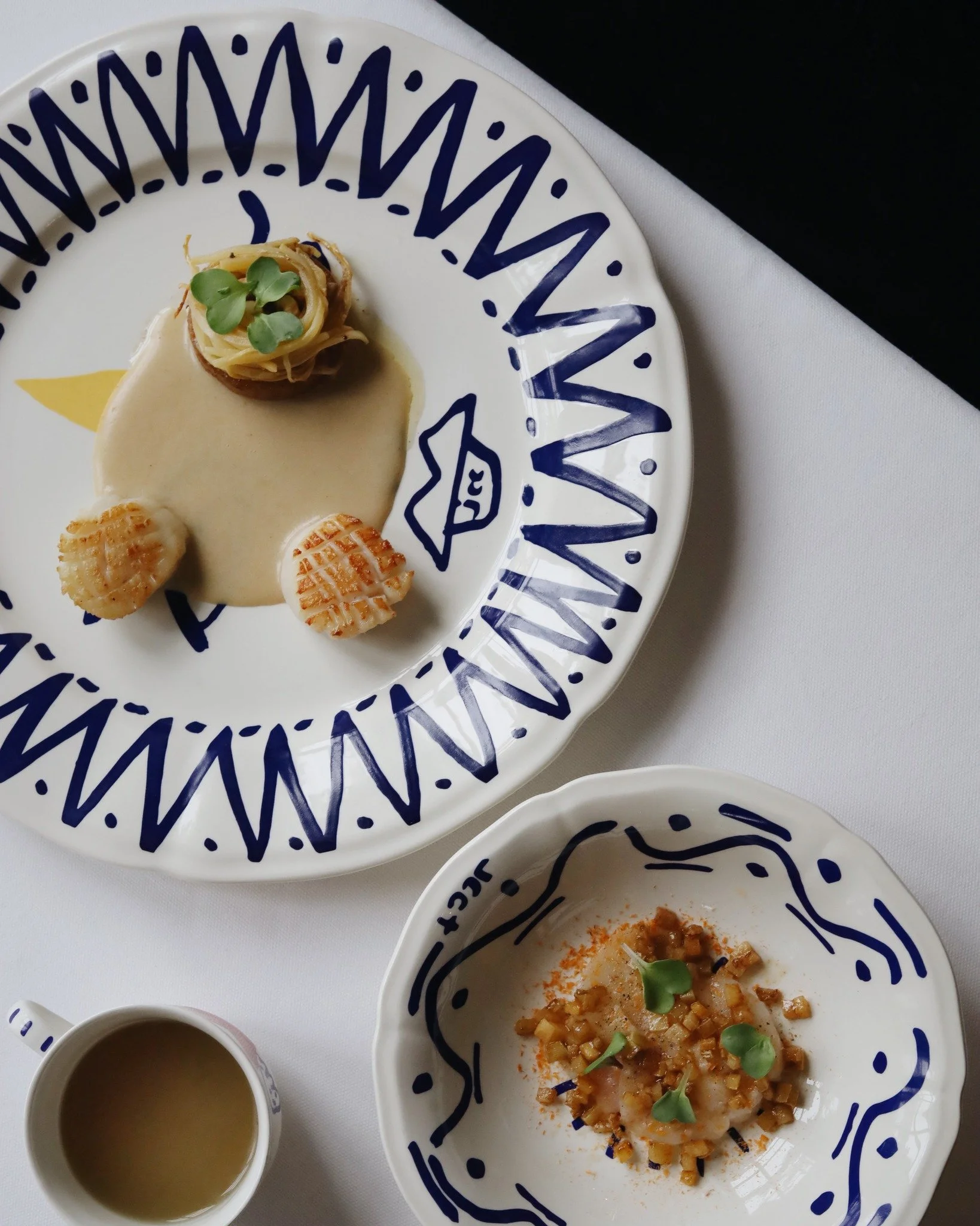 Sous l&rsquo;impulsion du chef @killianallain, notre menu &eacute;volue au fil des saisons&hellip; et la cr&eacute;ativit&eacute; ne cesse de s&rsquo;exprimer, libre, vivante, inspir&eacute;e 🌿

Et puis, il y a la Saint-Jacques 🌊
Elle raconte &agra