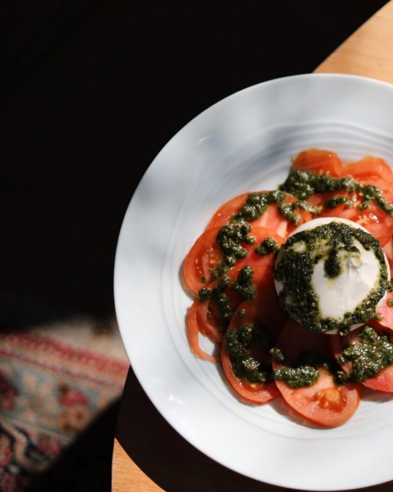 ☀️ La carte du Masdar fait son grand retour pour un printemps/&eacute;t&eacute; gourmand : au bord de la piscine, sur la terrasse au soleil ou &agrave; l&rsquo;ombre du patio 

🥗 &Agrave; partager&hellip; (ou pas) : 
⟡ Planches gourmandes
⟡ Houmous 