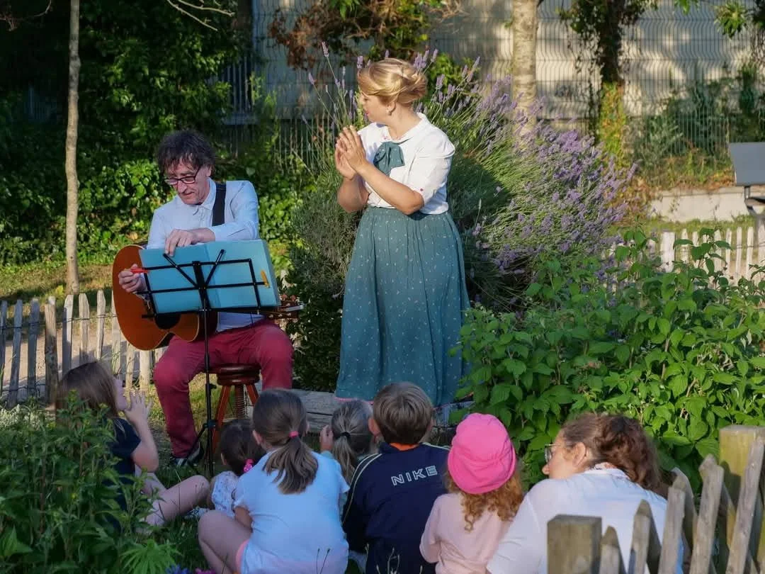spectacle de paques au donjon à étretat