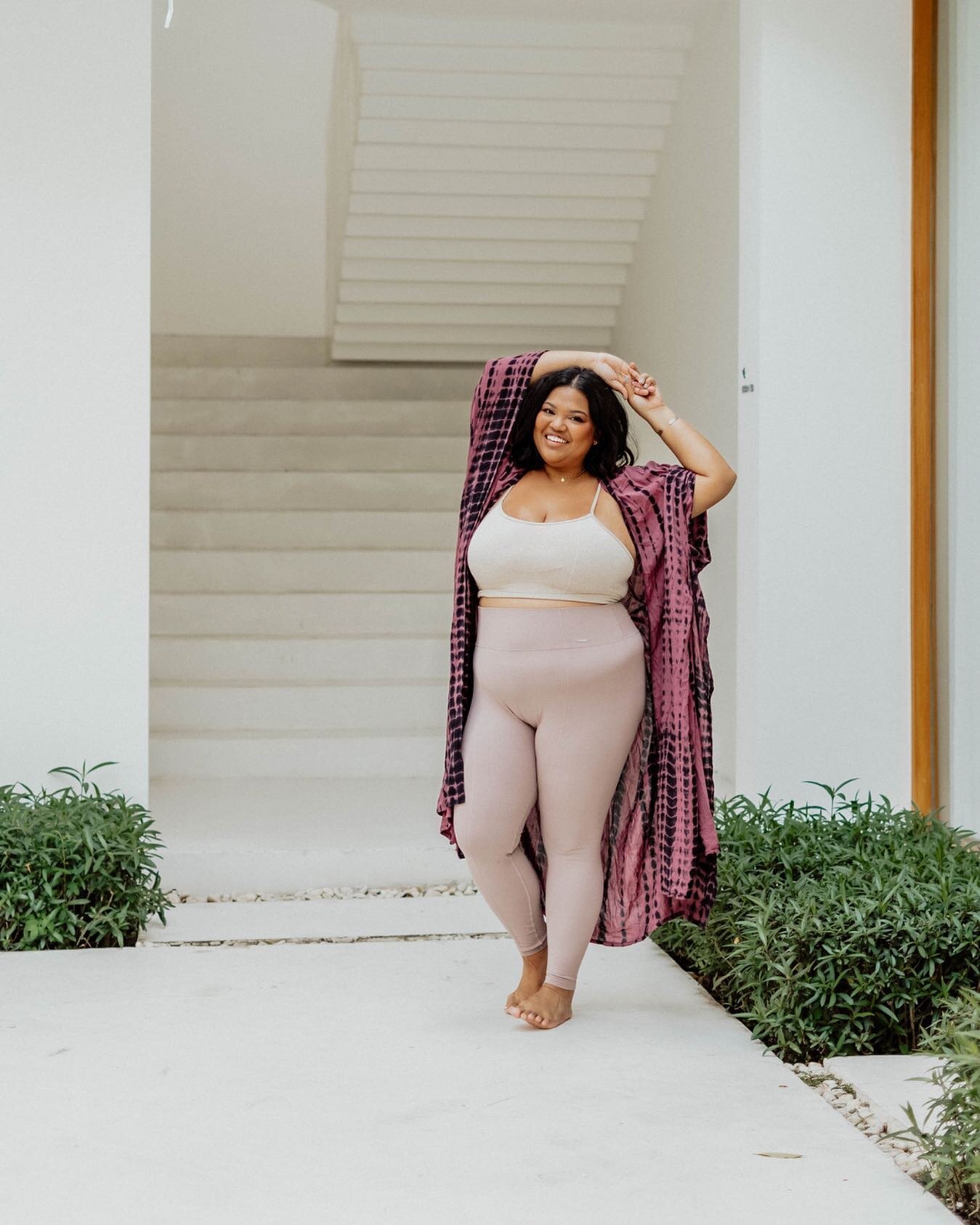 Hi, I&rsquo;m Aseya!
I&rsquo;m a body empowerment coach and I&rsquo;m here to help you ditch body insecurity so that you can deeply connect with your body, live out your dreams, and find the kind of fairytale love you deserve. 
As a body positive yog