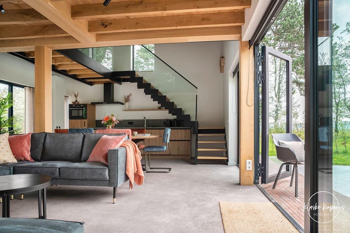 A L T I J D  L E N T E 🌸

In de prachtige uitgestrekte Zeeuws Vlaamse polders, met het centrum van Breskens en het strand op loopafstand, ligt deze luxe 6 persoons vakantiewoning. Hoeve de Lente. Man man man, wat een zalige plek om je vakantie te vi