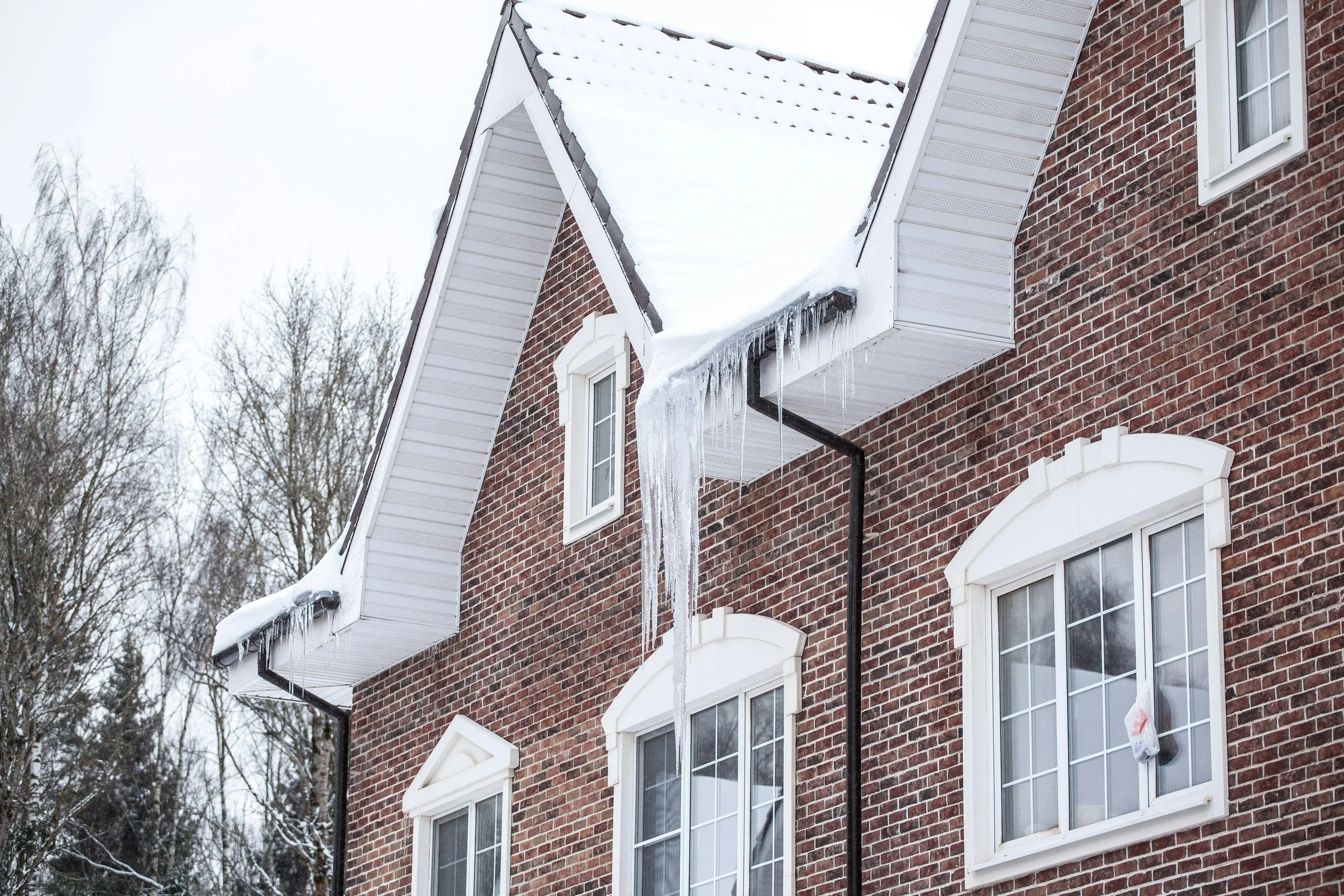 Why Ice Dams Form (And How Maine Homeowners Can Prevent Them)
