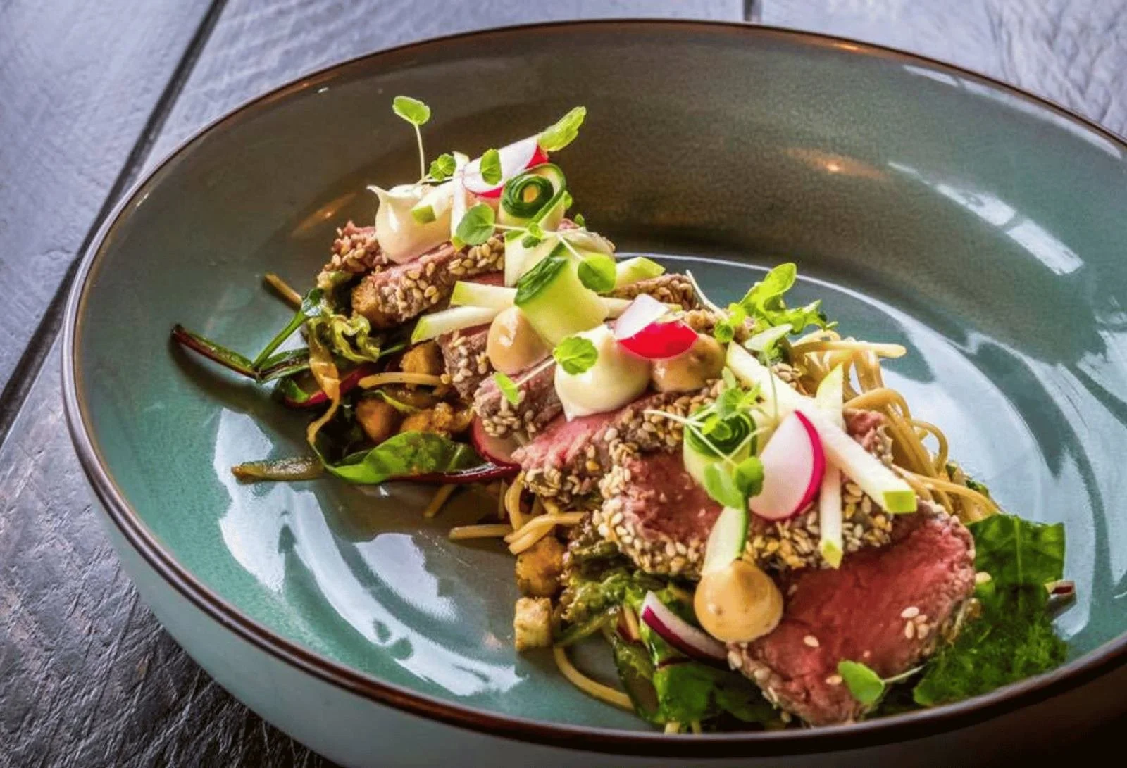 Vleesgerecht met verse groenten bij restaurant 't Schor in Paal