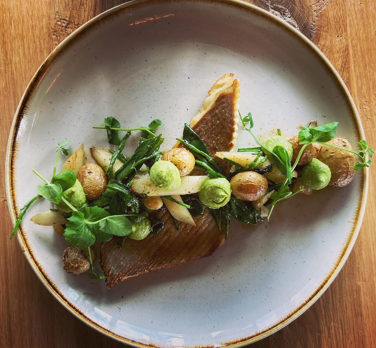 Vleesgerecht met groene groenten van restaurant 't Schor