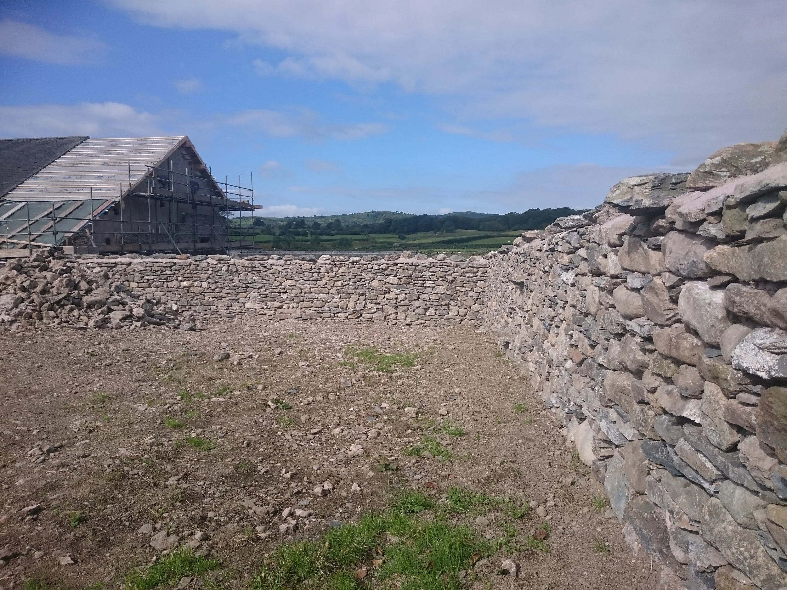 Shepherds Barn - Dry Stone Walling.JPG