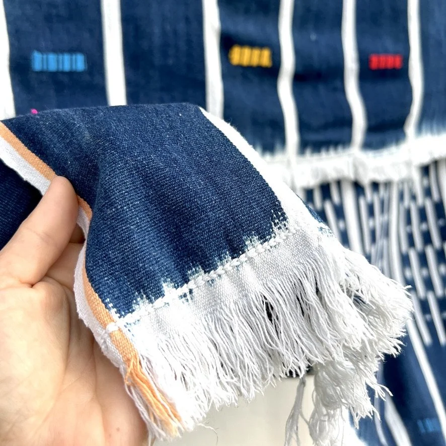 Baoulé blanket navy and white closeup fringe