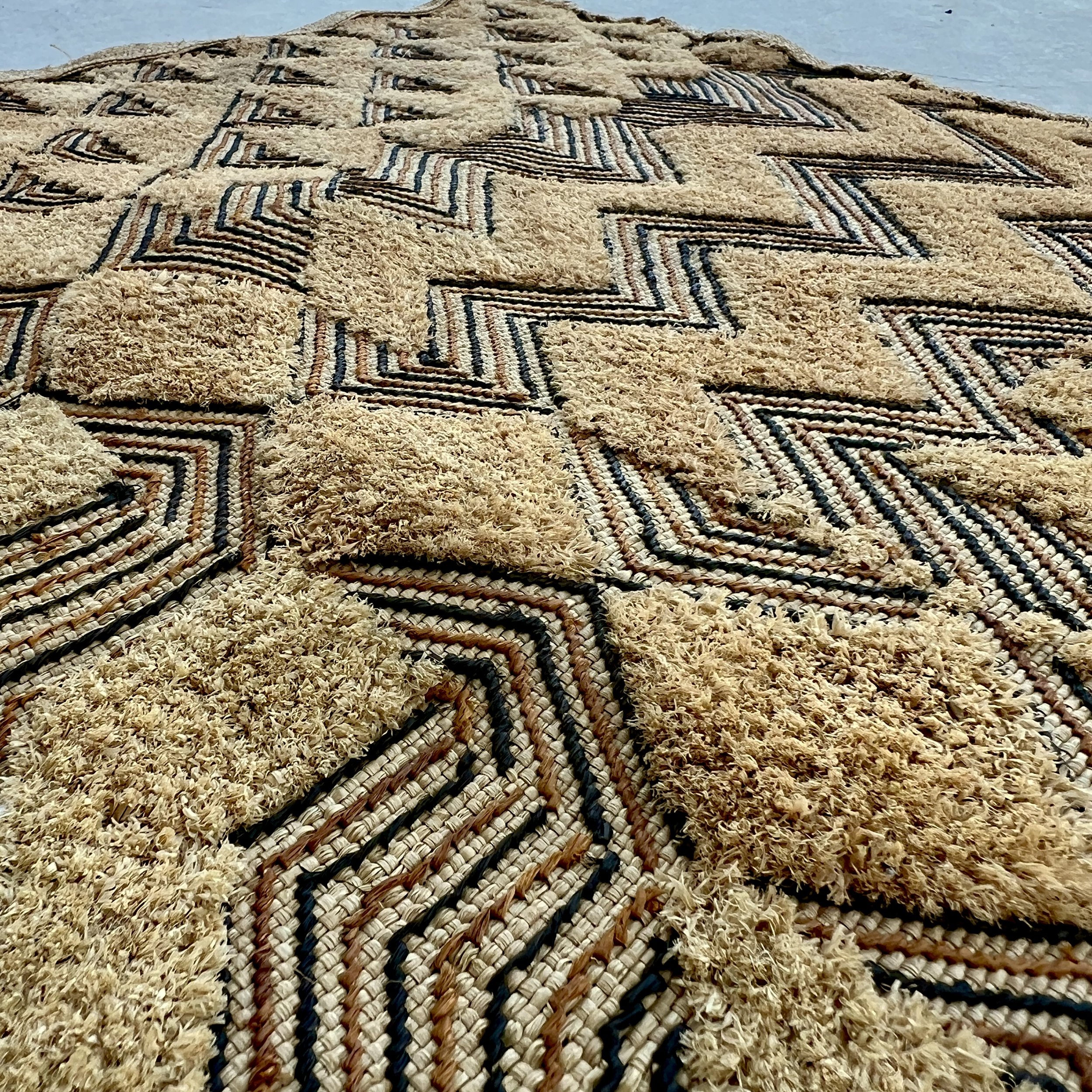 Kuba cloth small zigzag closeup 1
