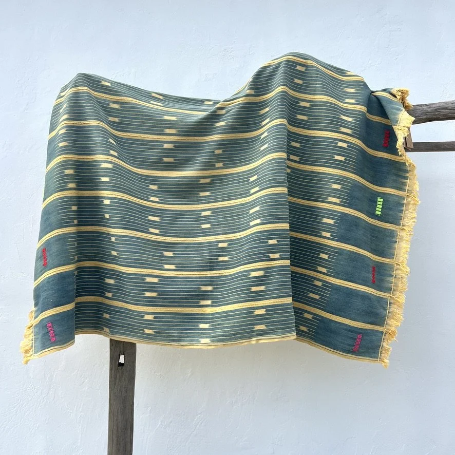 Baoulé blanket petrol yellow hanging horizontally