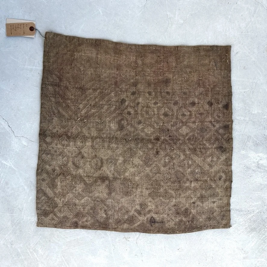 Kuba cloth small pattern back