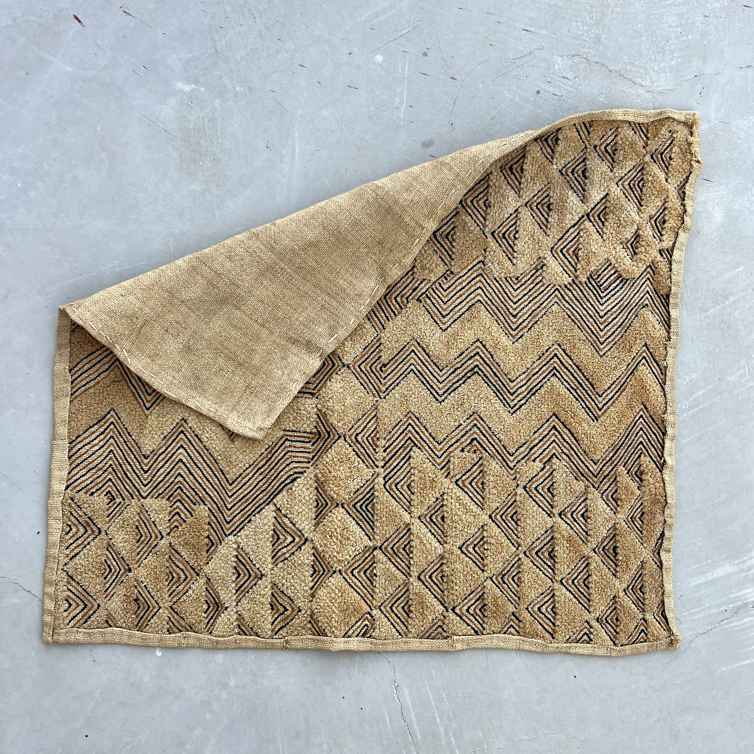 Kuba cloth small zigzag both sides